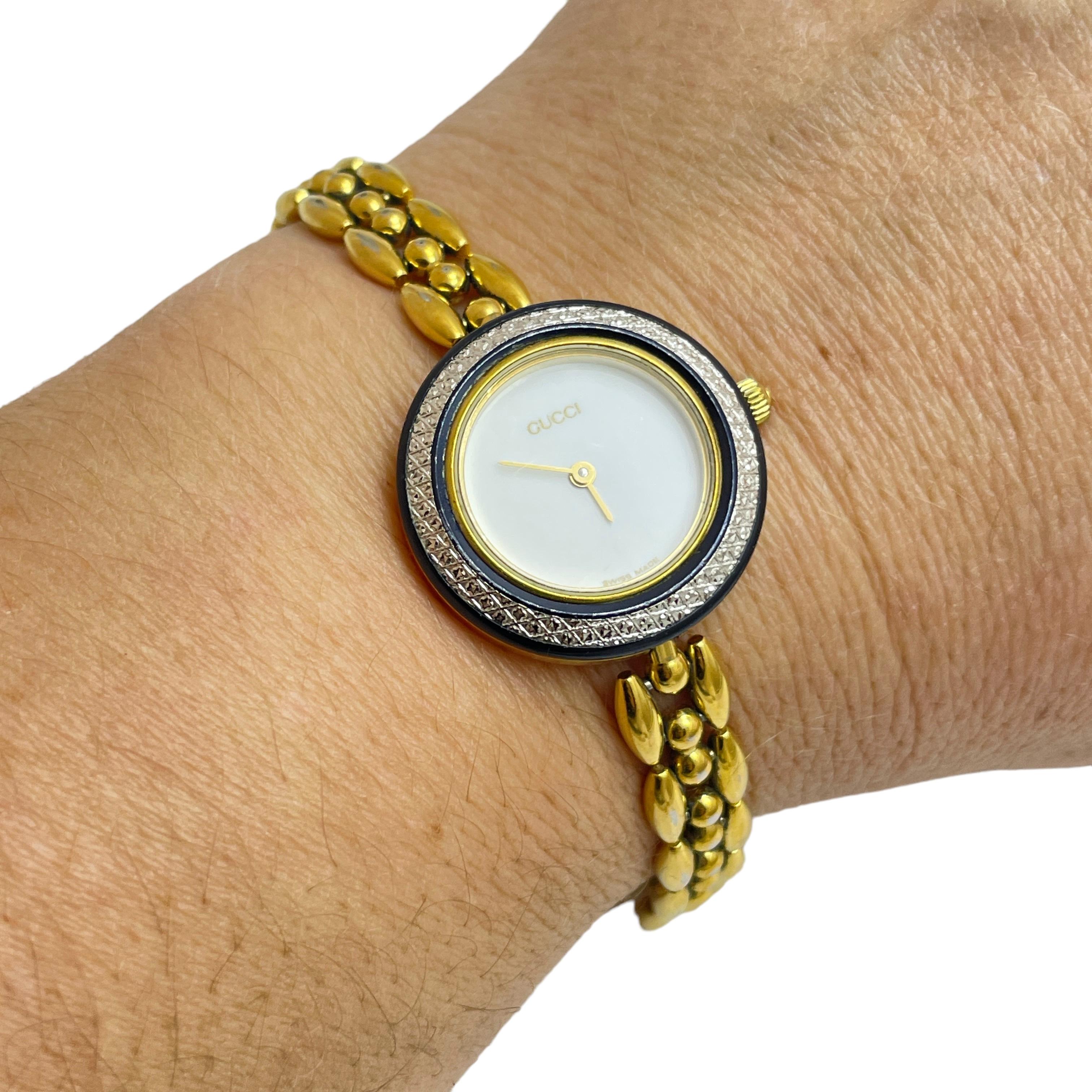 DETAILS  
• signed GUCCI  
• gold plated   
• vintage designer watch, comes with original box and papers  

MEASUREMENTS  
•  

 CONDITION  
• good vintage condition with some signs of wear  (gold loss at places)


❤️❤️ VINTAGE DESIGNER JEWELRY ❤️❤️