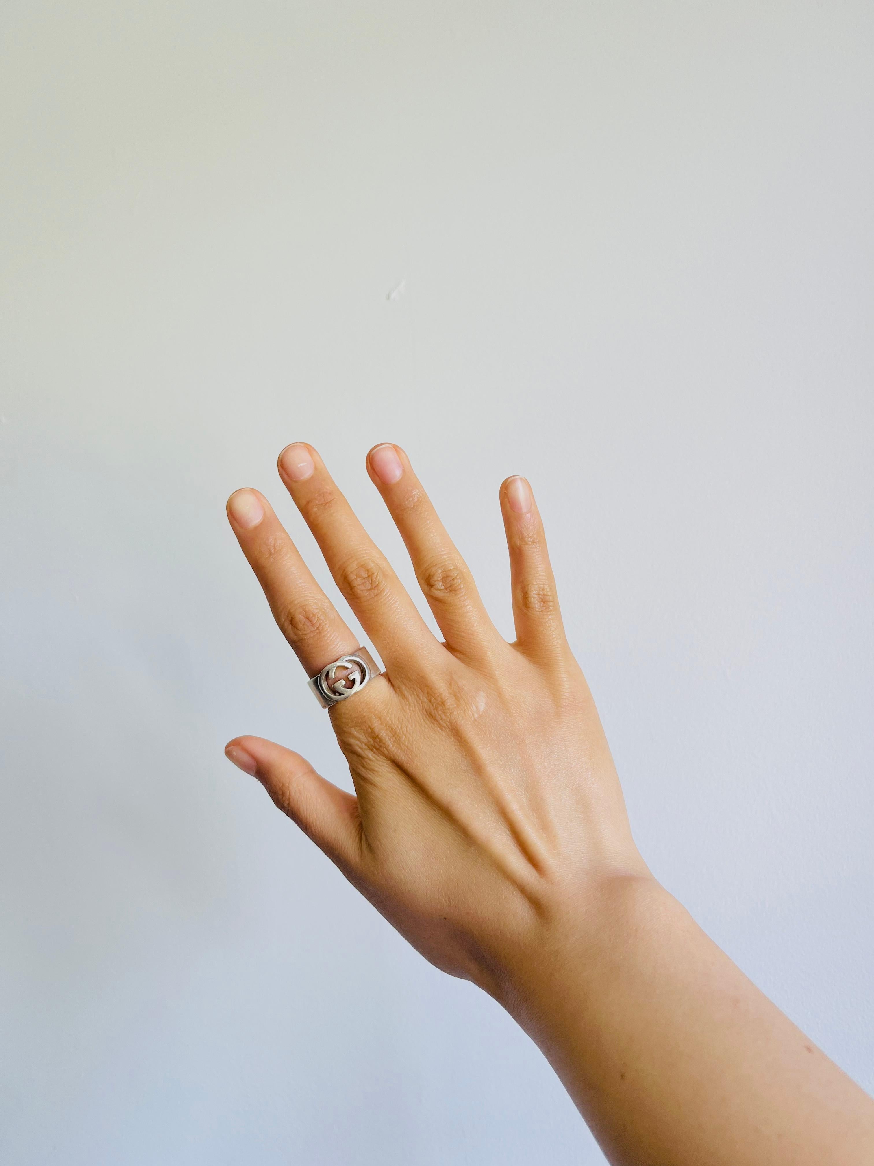 Gucci Vintage Logo GG Interlocked Chunky Cocktail Ring en argent sterling US 7 1/4 en vente 2