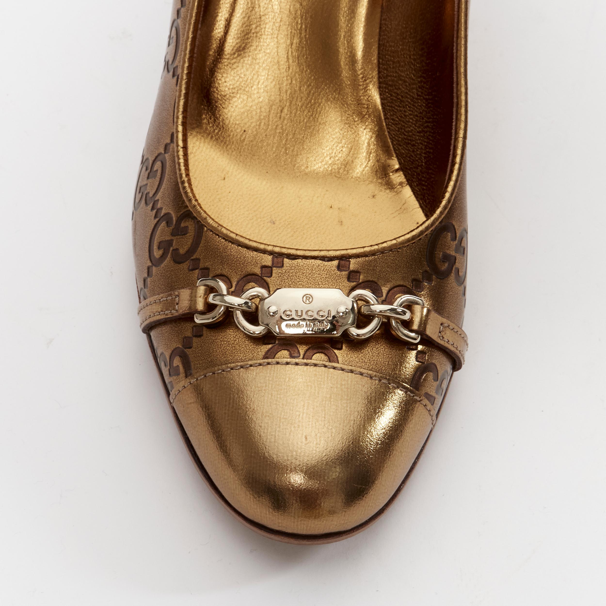 GUCCI Vintage metallic gold GG monogram gold chain charm mid heel pump EU36 C In Good Condition For Sale In Hong Kong, NT