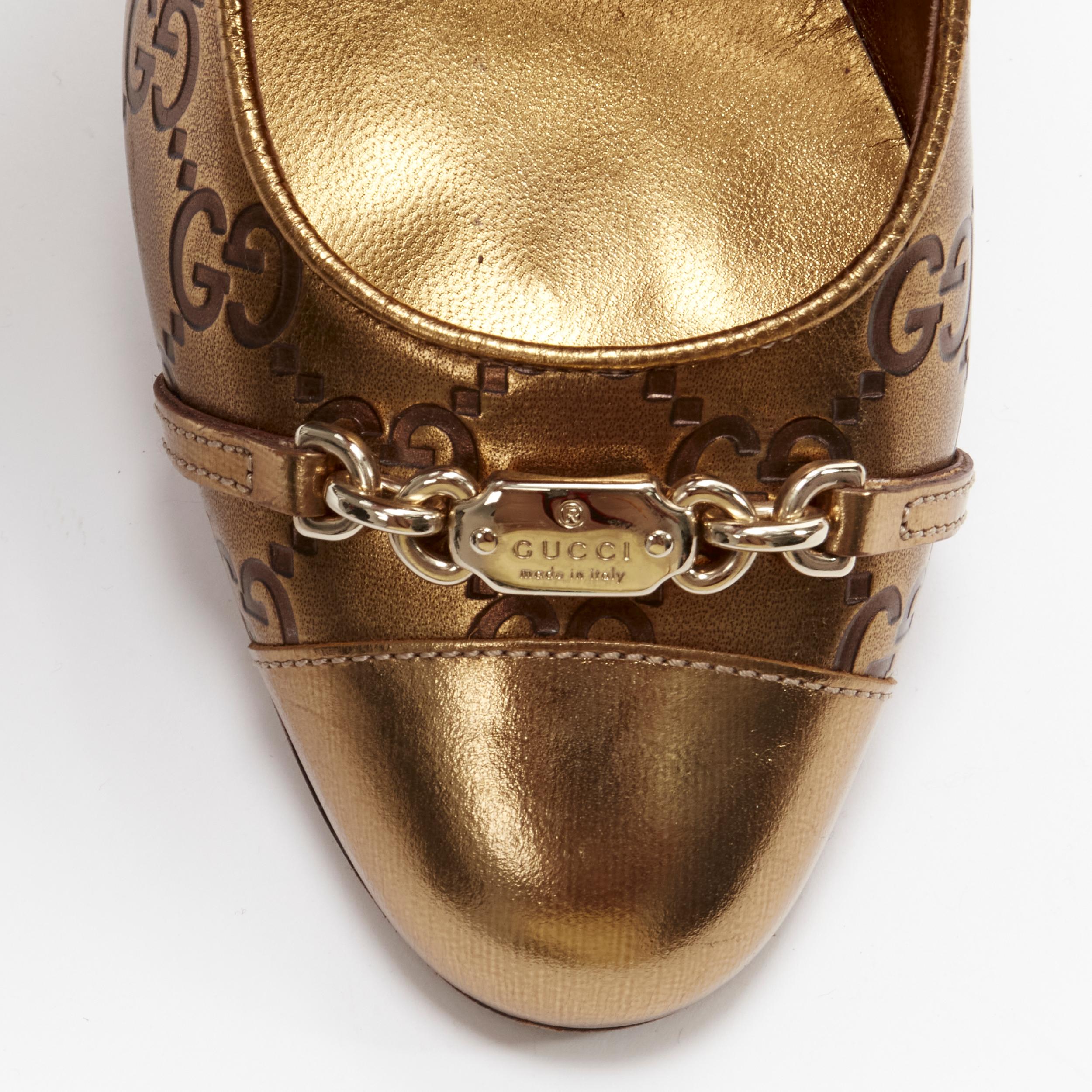 Women's GUCCI Vintage metallic gold GG monogram gold chain charm mid heel pump EU36 C For Sale