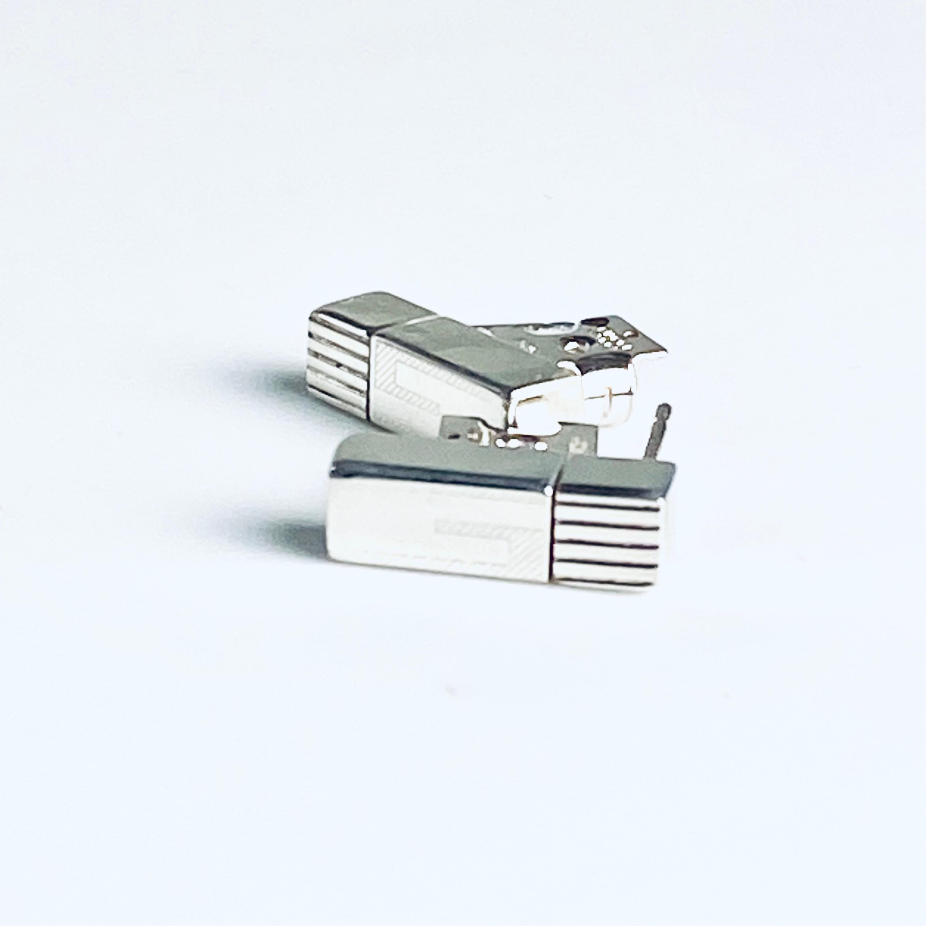 Gucci Vintage Minimalistic Sterling Silver Drop Earrings For Sale 1