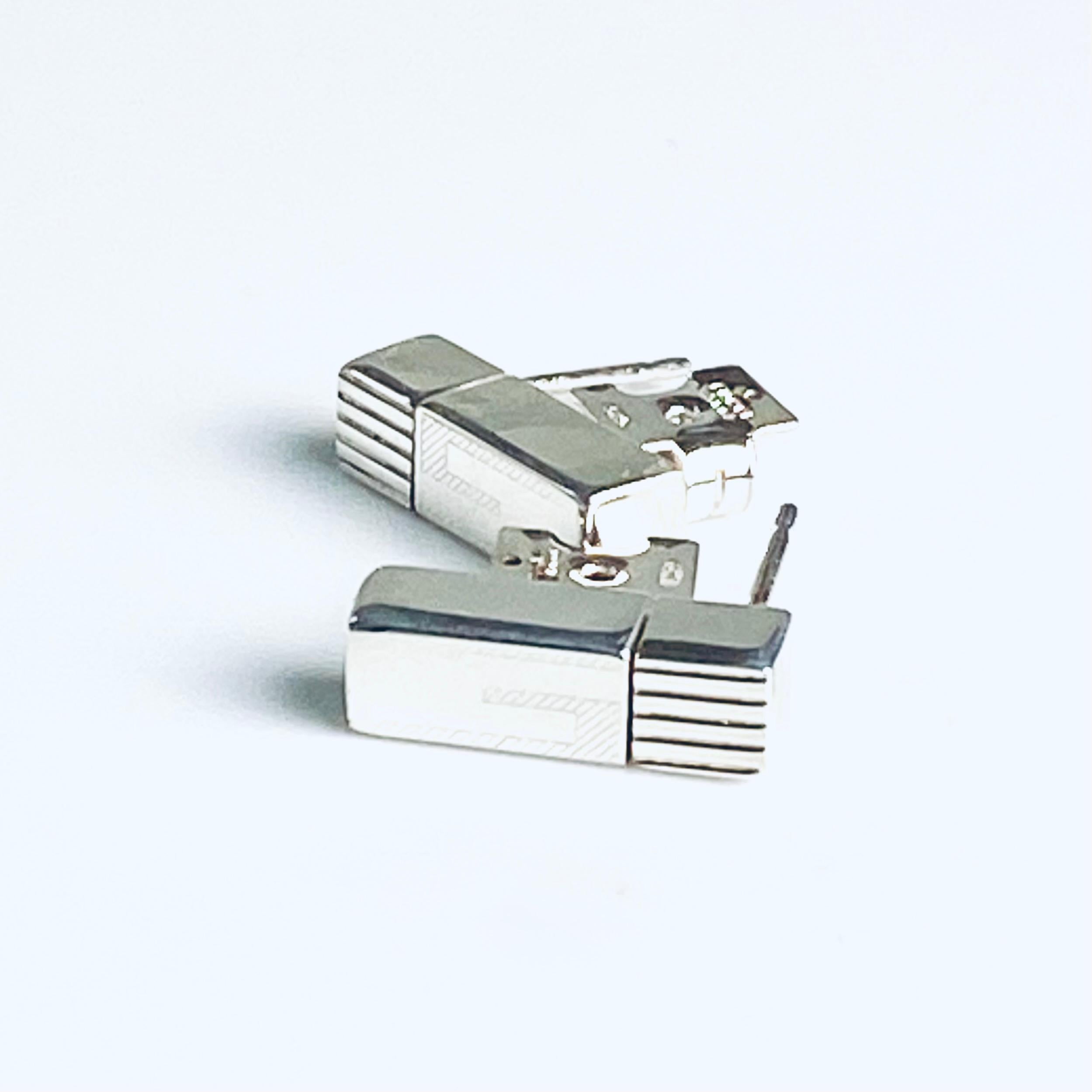 Gucci Vintage Minimalistic Sterling Silver Drop Earrings For Sale 2