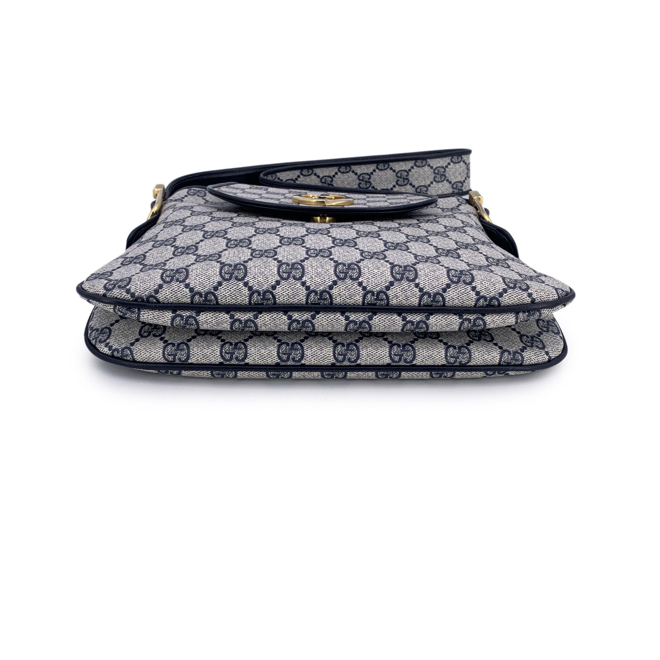 Gucci Vintage Azul Marino Monograma Lienzo Logo Bolso con Solapa en Bueno estado para la venta en Rome, Rome
