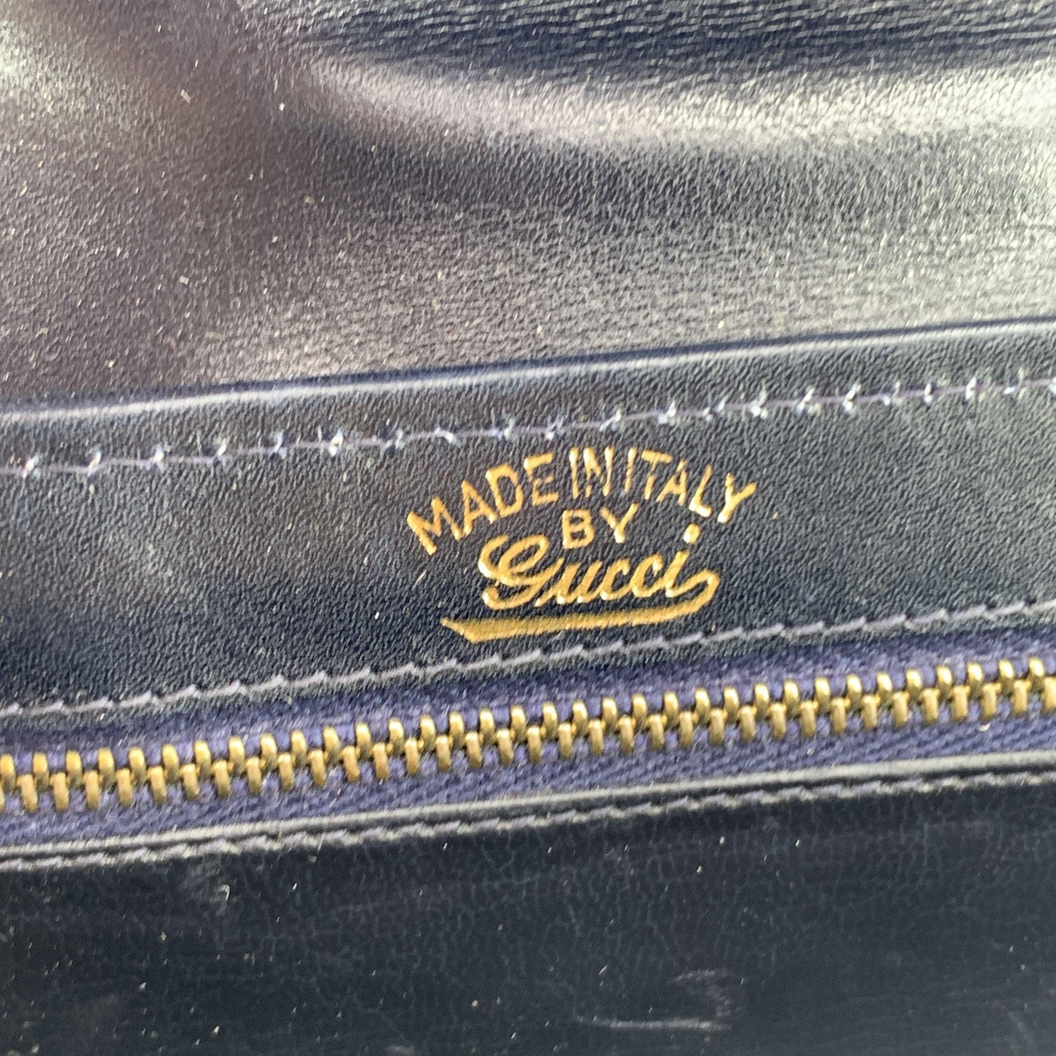 Gucci Vintage Azul Marino Monograma Lienzo Logo Bolso con Solapa en venta 1
