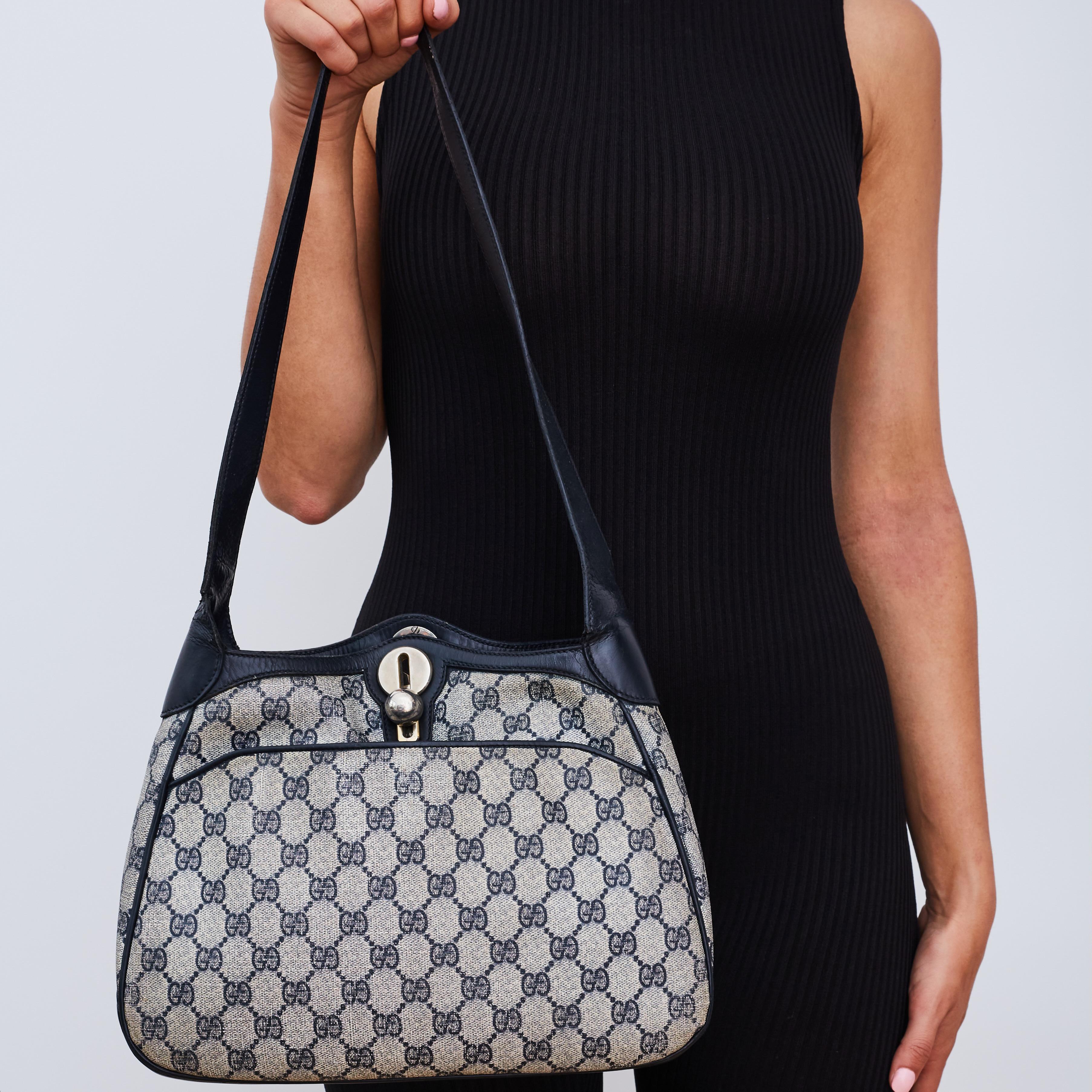 Bolso Gucci Vintage Navy Micro GG Supreme 3