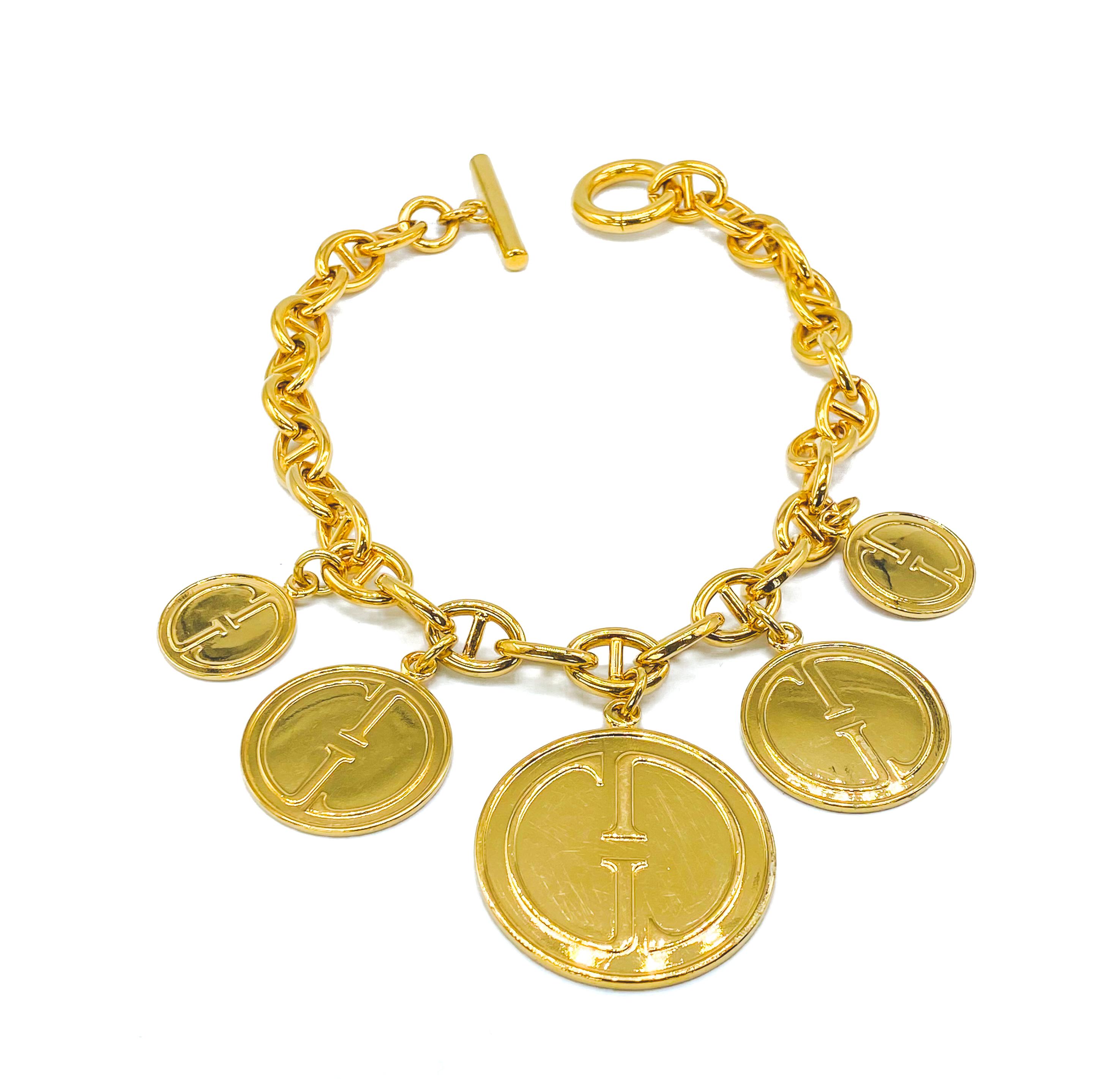 Gucci Vintage Charm Necklace

A rare and collectable statement piece from the Gucci 90s archive 

Detail
-Made in Italy in the early-mid 1990s
-Crafted from gold plated metal
-Chunky chain with signed toggle clasp
-Five 70s inspired GG logo
