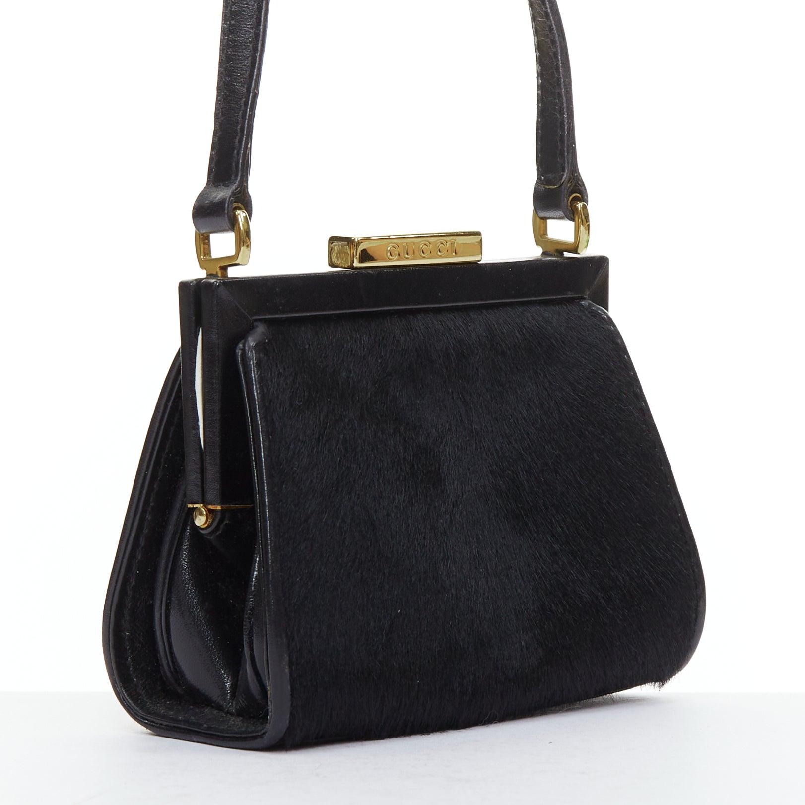 GUCCI Vintage Old Haroco schwarz Pony Haar Gold Logo Rahmen Crossbody Mini Tasche (Schwarz) im Angebot