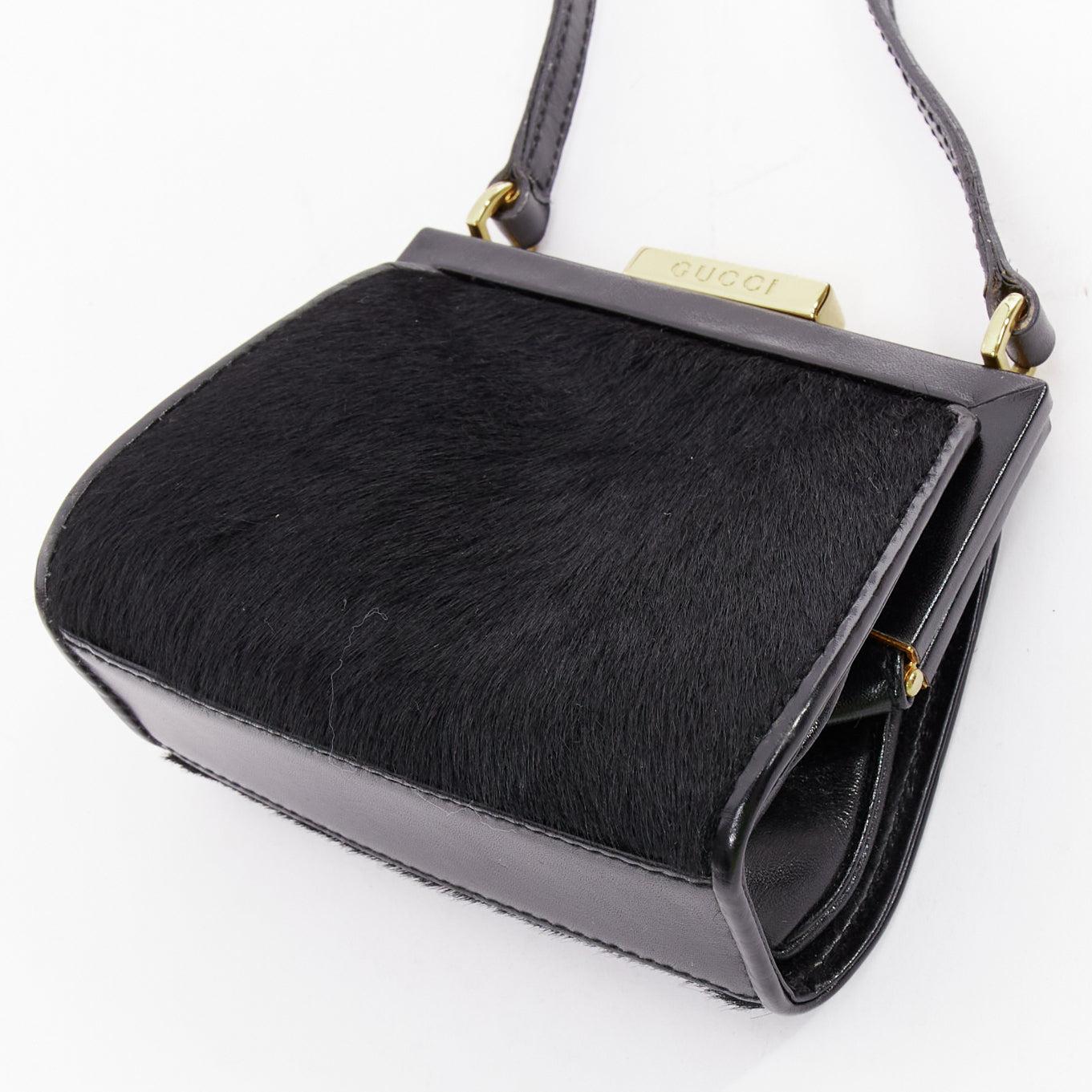 GUCCI Vintage Old Haroco schwarz Pony Haar Gold Logo Rahmen Crossbody Mini Tasche im Angebot 3
