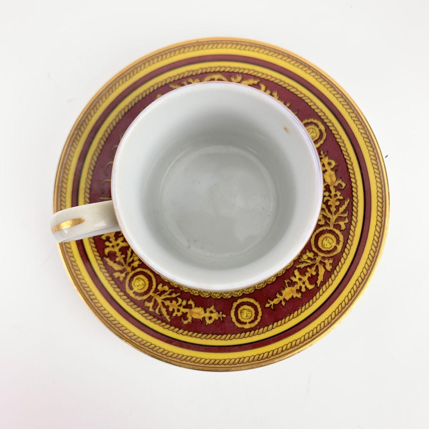 Gucci Vintage Porcelaine Chair Design Coffee Cup and Saucer Excellent état à Rome, Rome