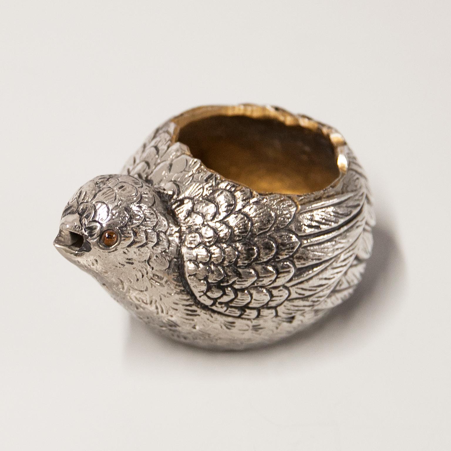 Gucci Vintage quail tea light candle holders in silver plated metal and little glass rubin eyes and signed with Gucci. Very good vintage condition.