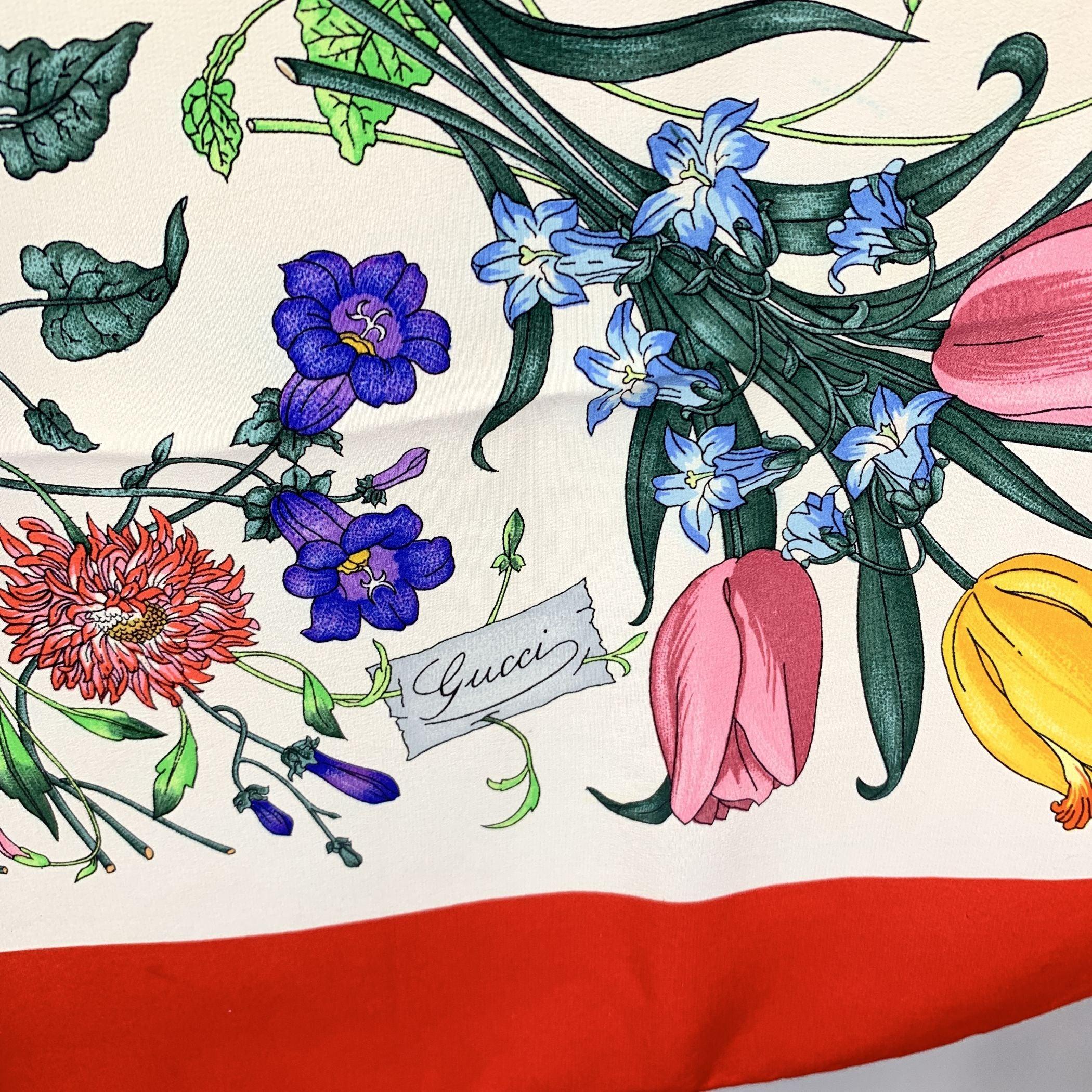 Gucci Vintage Red Floral Silk Scarf Flora 1966 Accornero In Good Condition For Sale In Rome, Rome