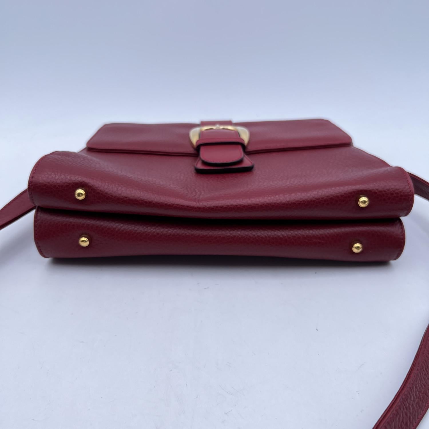 Gucci Vintage Red Leather Crossbody Shoulder Bag Buckle Detail 2