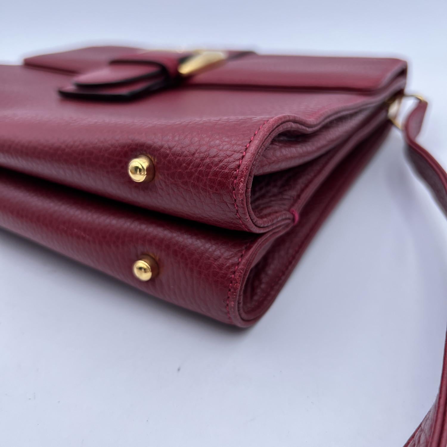 Gucci Vintage Red Leather Crossbody Shoulder Bag Buckle Detail 3