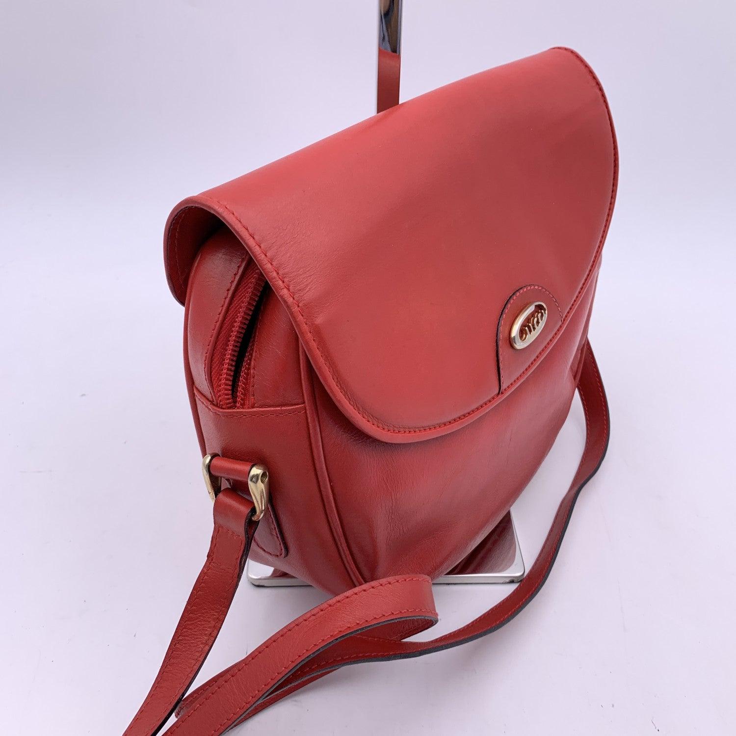 Gucci Vintage Red Leather Flap Crossbody Messenger Bag For Sale 1