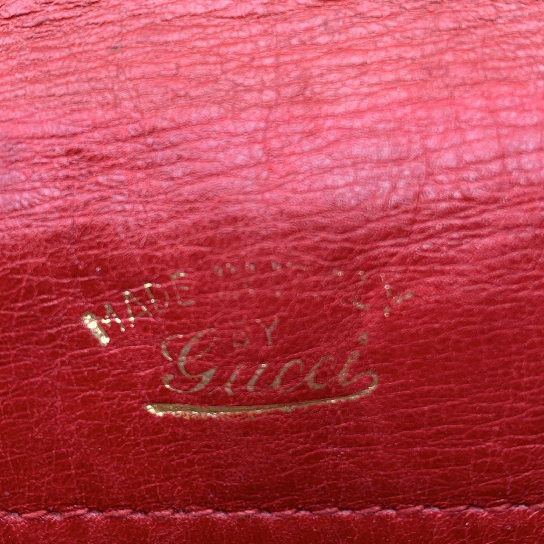 Gucci Vintage Rotes Leder Rechteckige Bucket Umhängetasche im Angebot 2