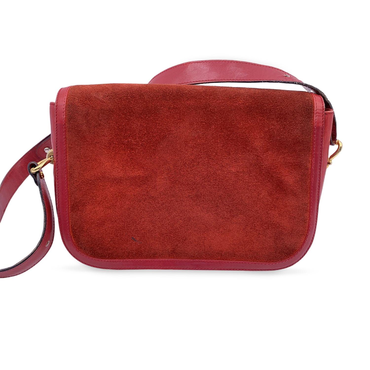 Gucci Vintage Red Suede and Leather Flap Shoulder Bag In Good Condition For Sale In Rome, Rome