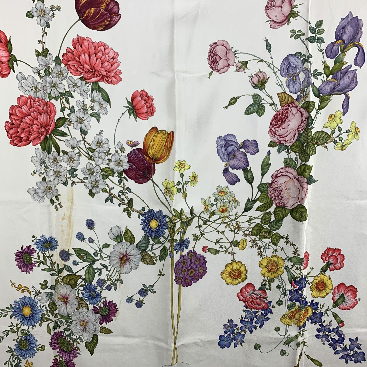 Vintage GUCCI silk scarf with floral print. White background, yellow borders. 100% silk. Composition tag is still attached, Approx. easurements 35 x 35 inches - 88.8 X 88.8 cm.



Details

MATERIAL: Silk

COLOR: Yellow

MODEL: -

GENDER: