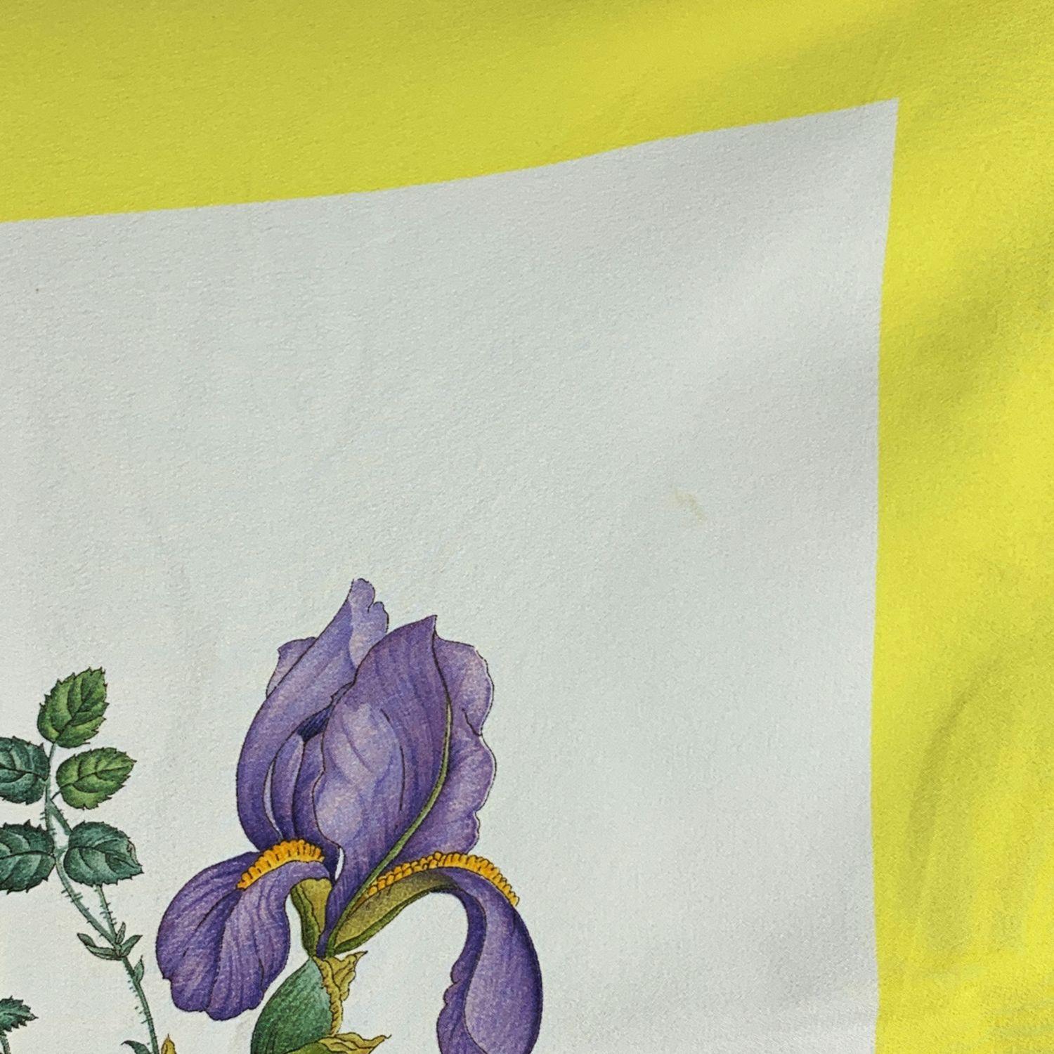 Gucci Vintage Silk Floral Flowers Print Shawl Scarf with Defects In Fair Condition In Rome, Rome