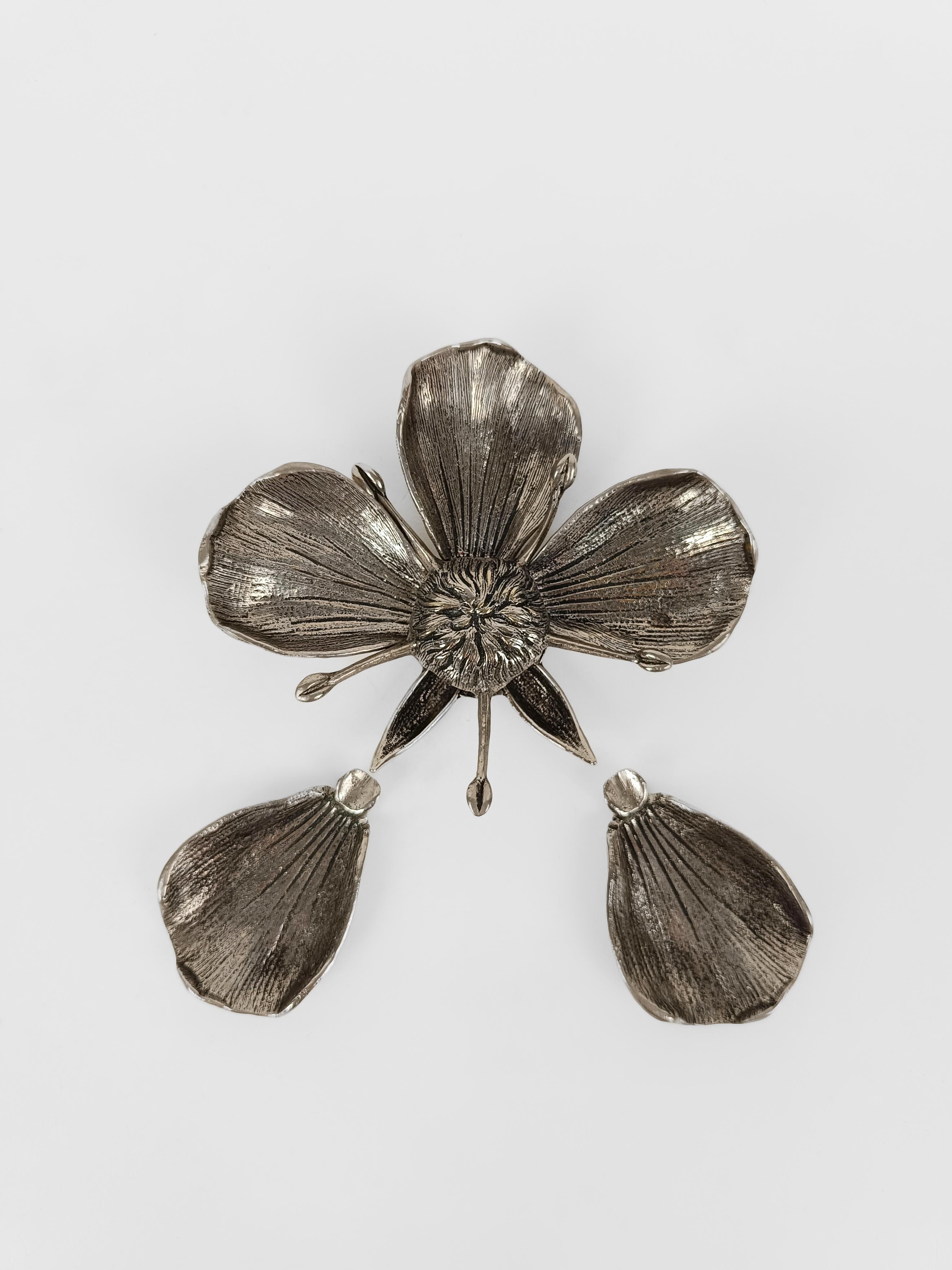 GUCCI Vintage Silver Metal FLOWER ASHTRAY  5 Removable Petals For Sale 5
