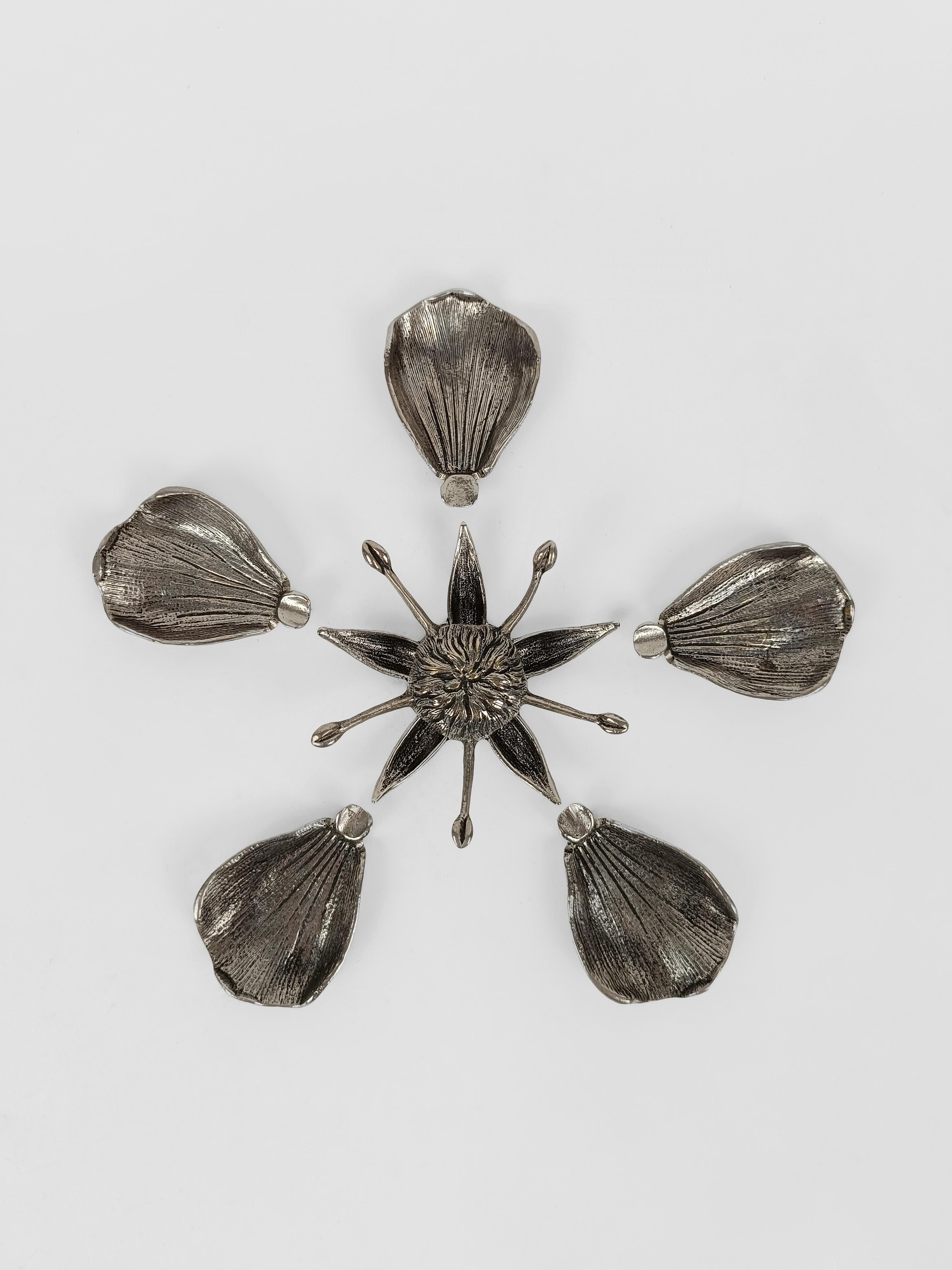 GUCCI Vintage Silver Metal FLOWER ASHTRAY  5 Removable Petals For Sale 6