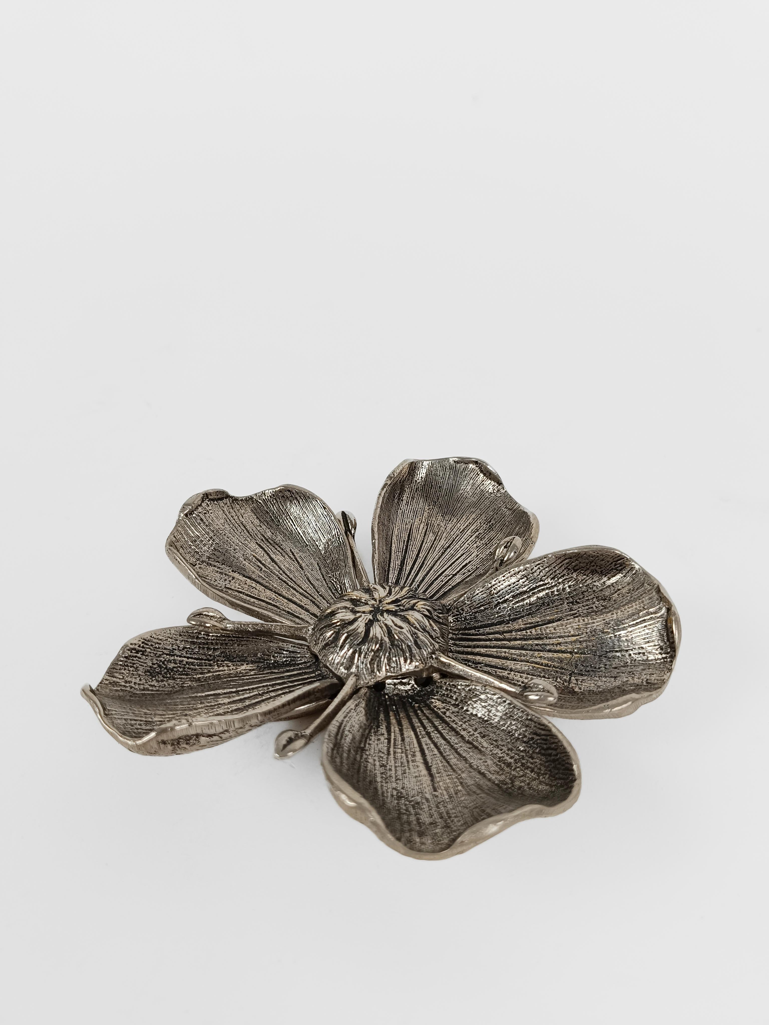 GUCCI Vintage Silber Metall FLOWER ASHTRAY  5 Abnehmbare Blütenblätter (Moderne der Mitte des Jahrhunderts) im Angebot