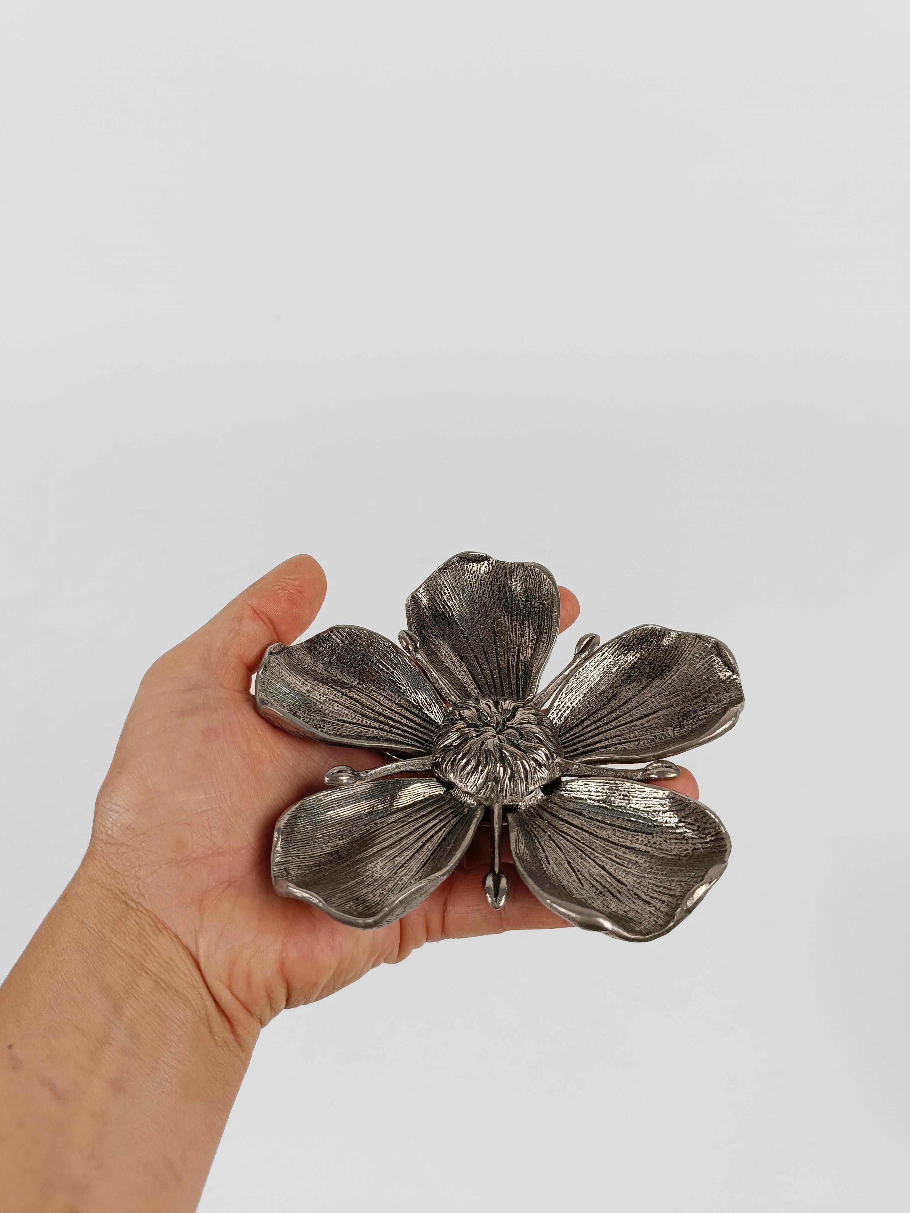 Mid-Century Modern GUCCI Vintage Silver Metal FLOWER ASHTRAY  5 Removable Petals For Sale