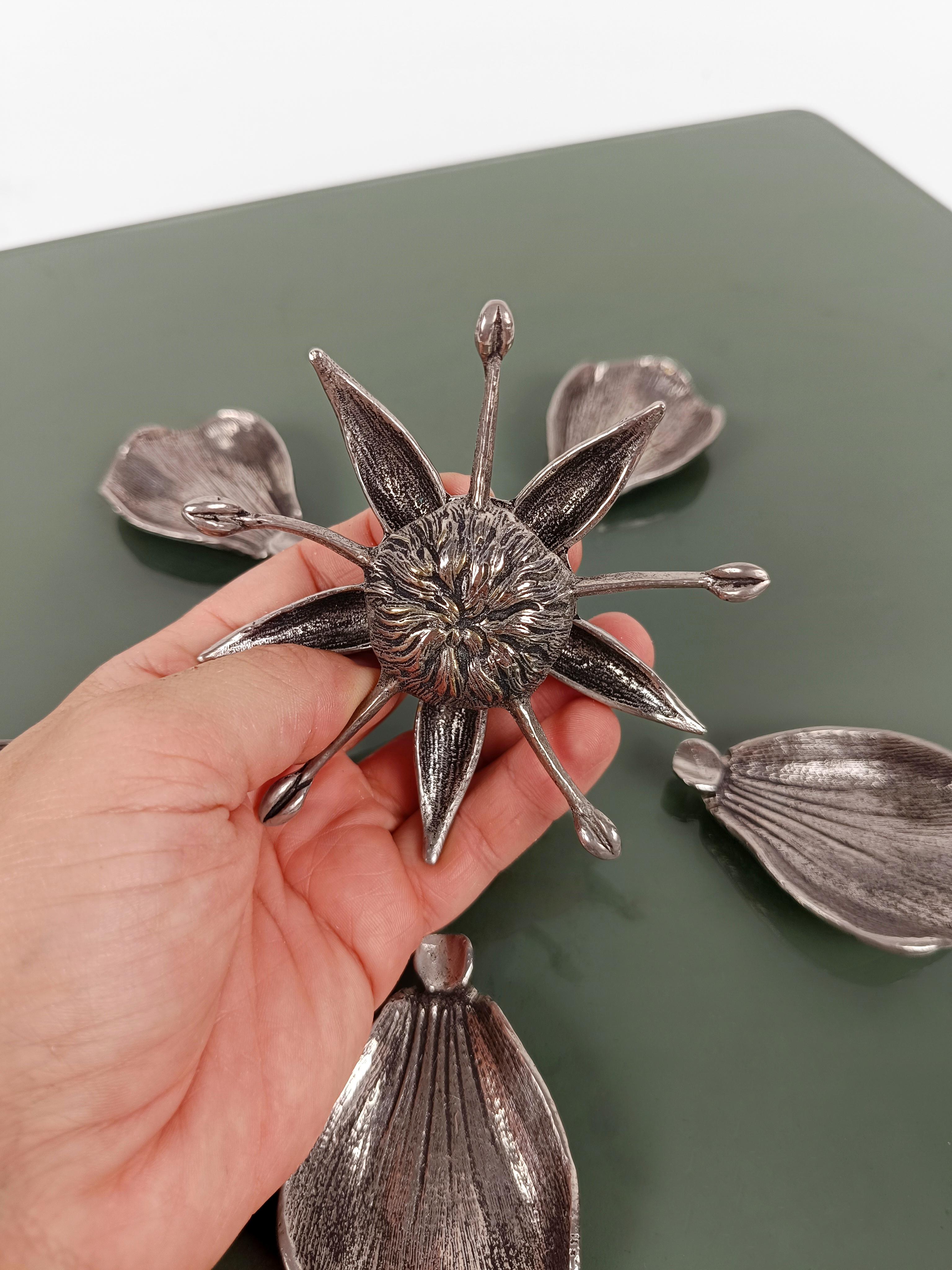 20th Century GUCCI Vintage Silver Metal FLOWER ASHTRAY  5 Removable Petals For Sale