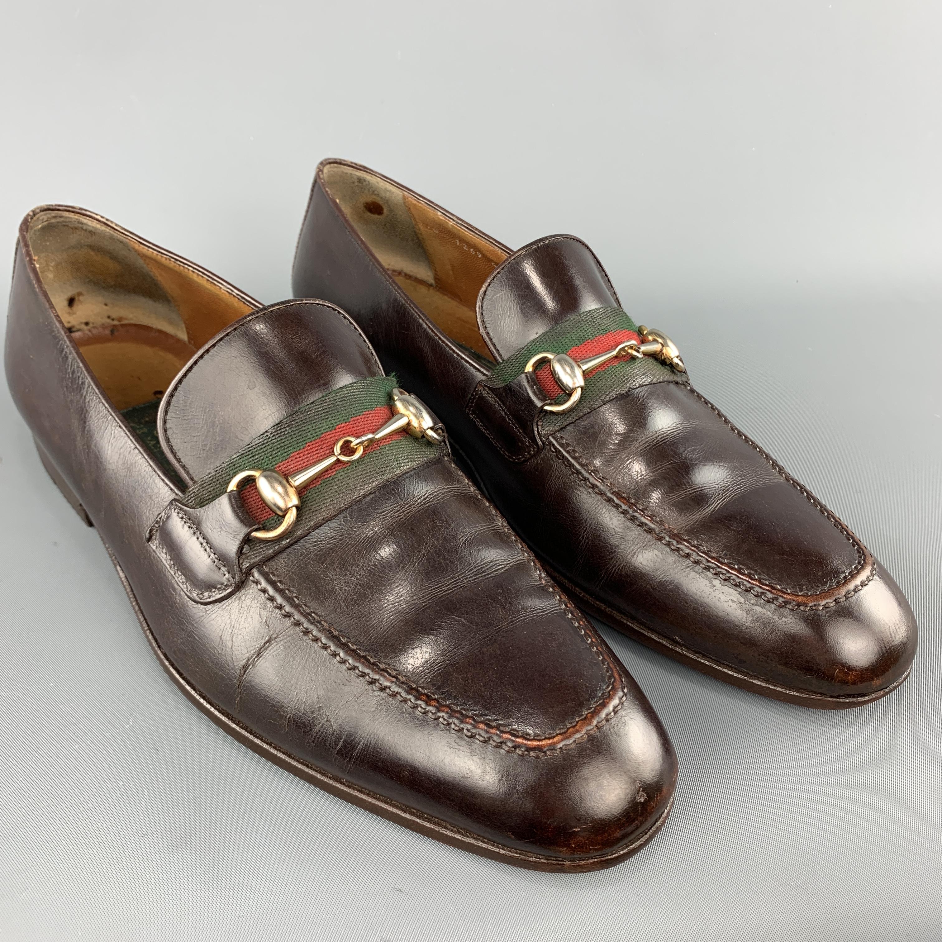 Vintage Gucci loafers come in brown leather with a green and red striped webbing strap adorned with gold tone metal horsebit. Wear throughout. As-is. Made in Italy.
 

Good Vintage Pre-Owned Condition.
Marked: IT 43.5

Outsole: 11.5 x 4 in.