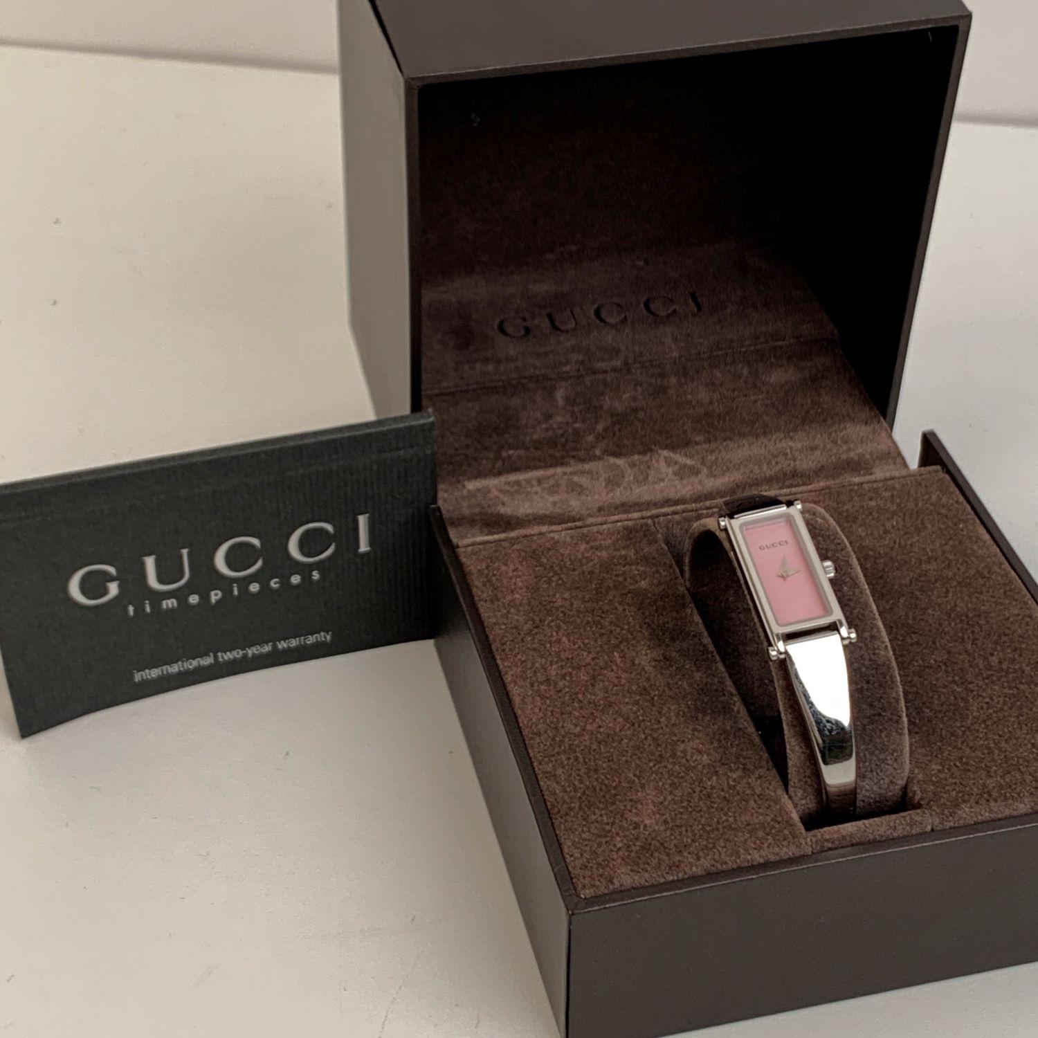 Vintage, 1990s Gucci stainless steel ladies wrist watch. Model 1500L. Stainless steel case. Quartz movement. Water Resistant (up to 3 ATM). Mother of pearl pink dial. Swiss Made. Gucci written on the face, clasp & reverse. Clasp with snap closure