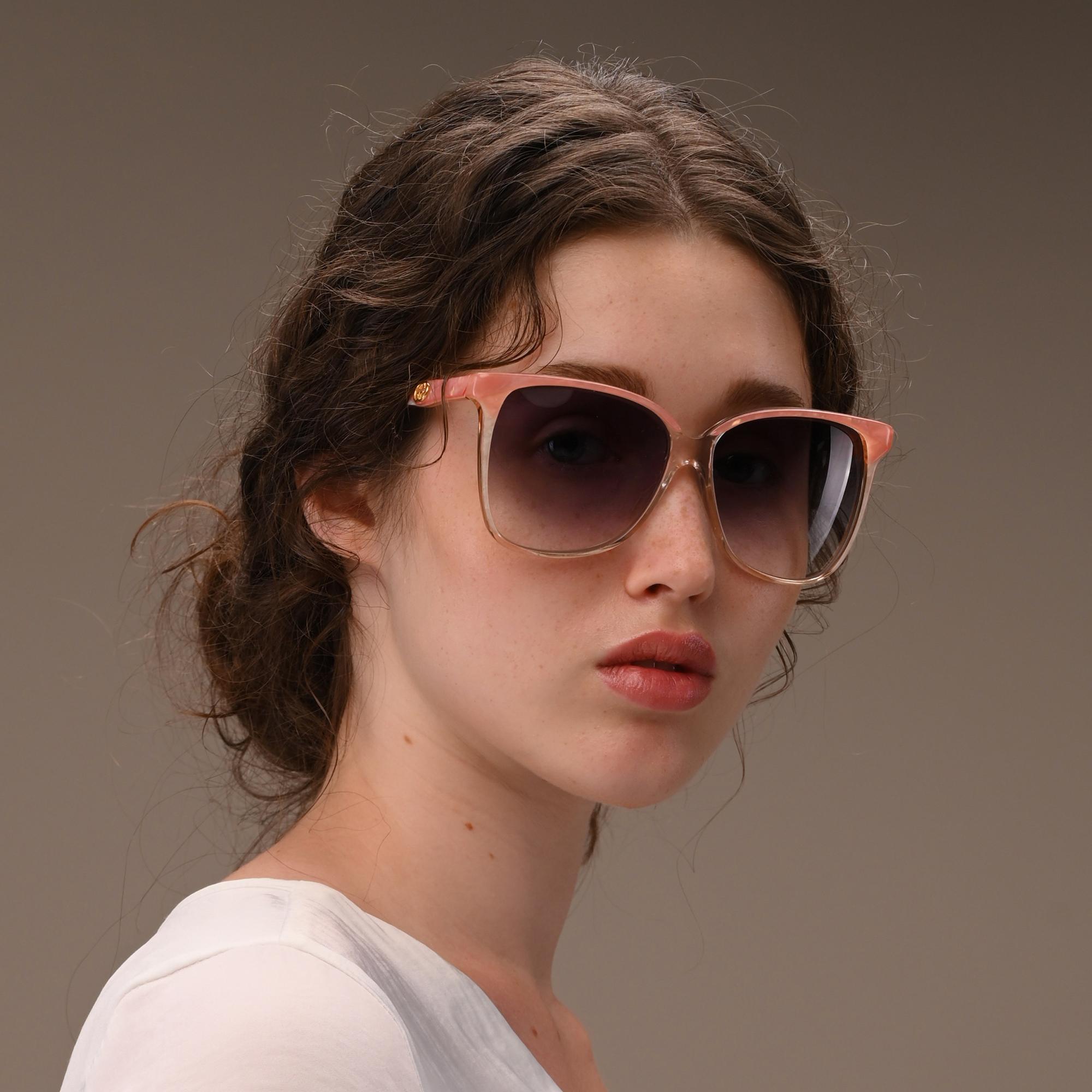 Women's Gucci vintage sunglasses For Sale