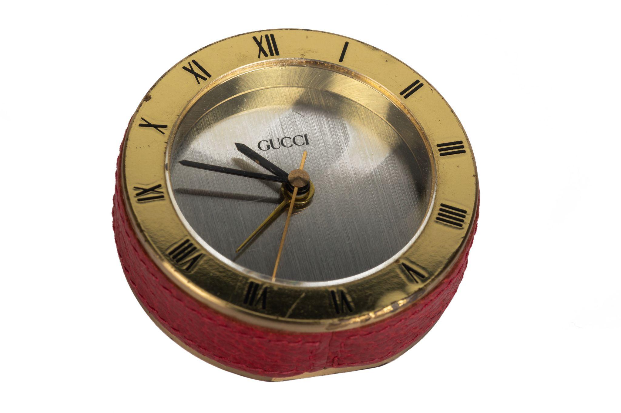 Gucci vintage table to travel alarm clock. Gold metal and red leather, minor wear throughout. Comes with velvet pouch.