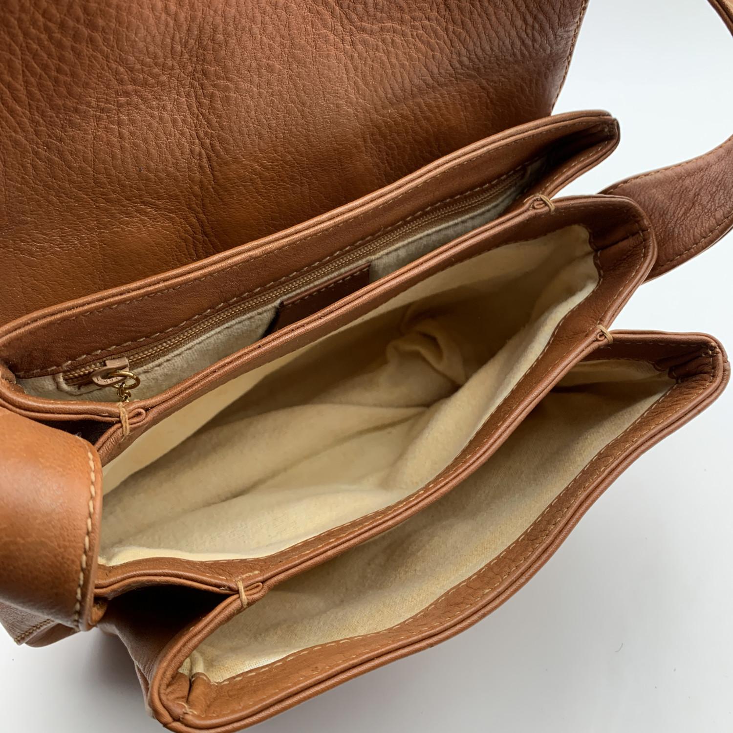 Gucci Vintage Tan Beige Leather Horse Shoe Shoulder Bag In Good Condition In Rome, Rome