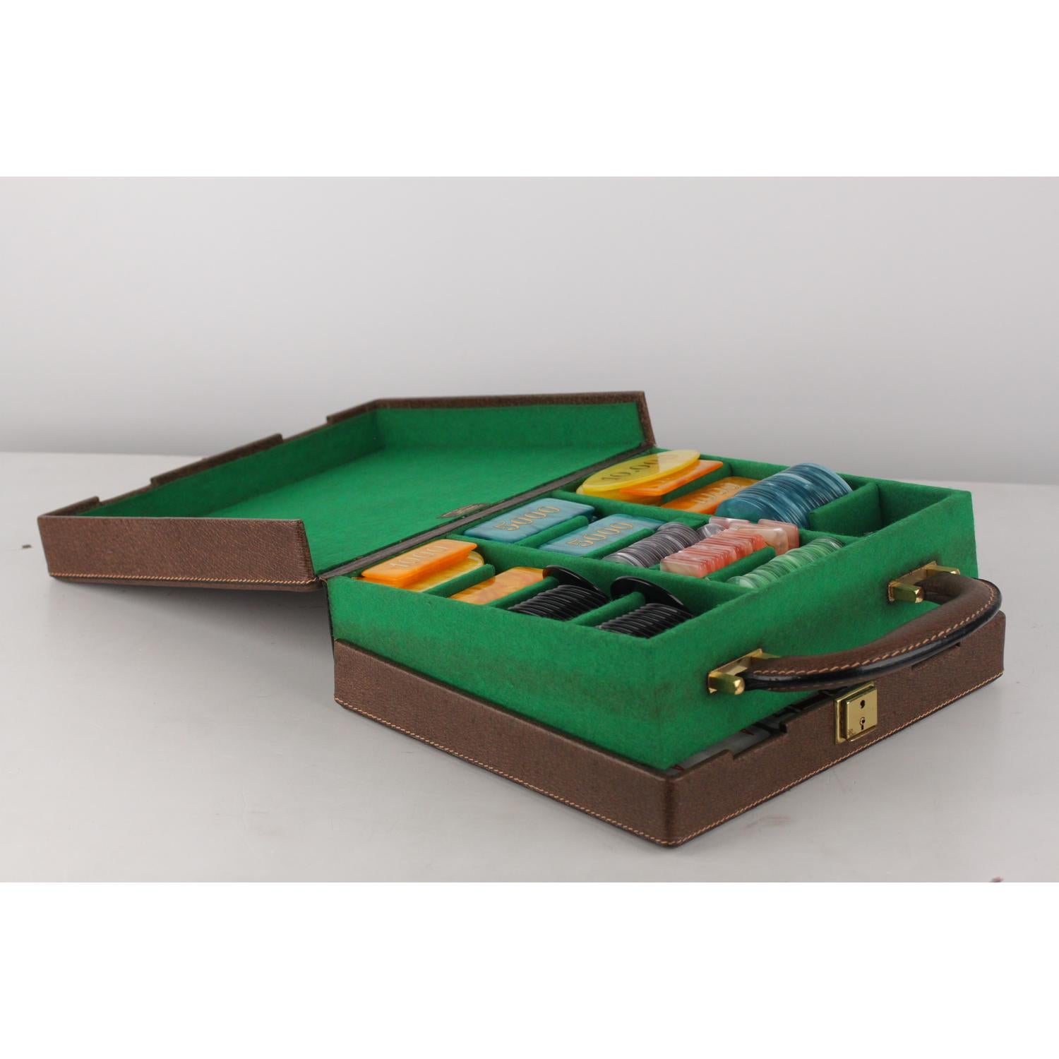 Gucci Vintage Tan Leather Gaming Box Poker Set 2 Playing Cards Chips In Good Condition In Rome, Rome