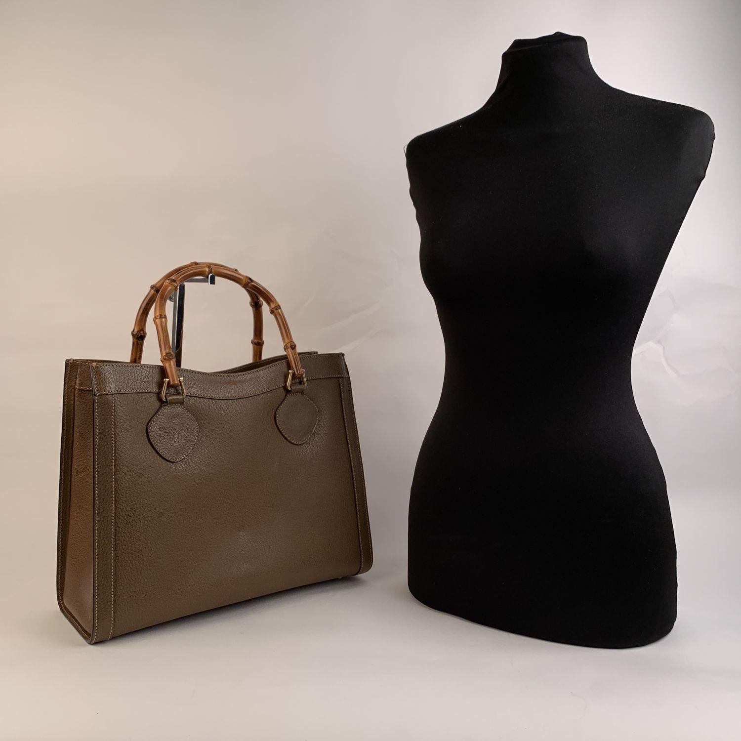Beautiful Gucci Bamboo tote bag in tan leather. Double distinctive Bamboo handle. Princess Diana, was snapped carrying a this model on several occasions. Magnetic button closure on top. 5 bottom feet. Gold metal hardware. 1 compartment in the middle