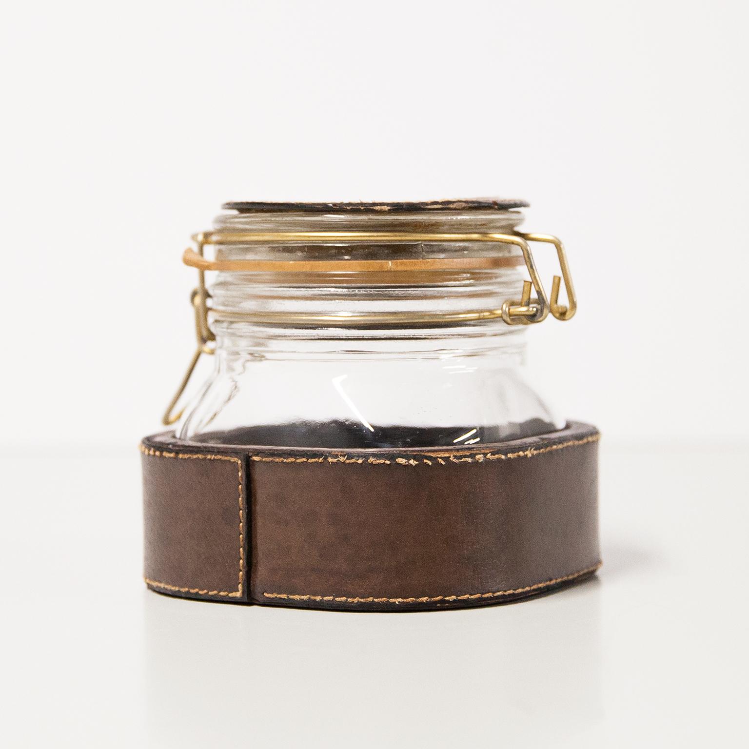 Boîte à tabac ou bonbonnière Vintage Gucci en verre et cuir cousu avec les typiques bandes de tissu vertes et rouges, fabriquée par Gucci dans les années 1960. Signé sur le bas avec Gucci.