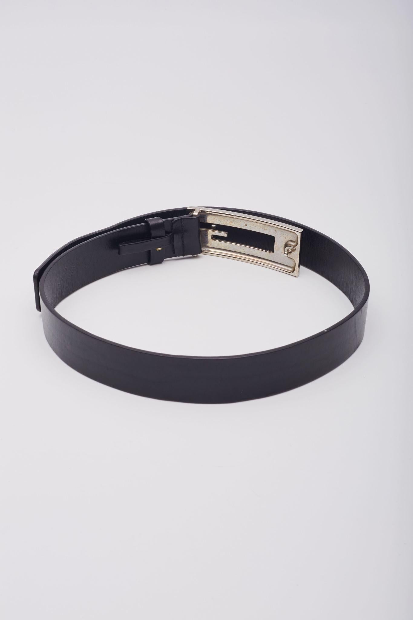 Gucci Vintage Tom Ford Ceinture étroite en cuir noir (80/32) Bon état - En vente à Montreal, Quebec
