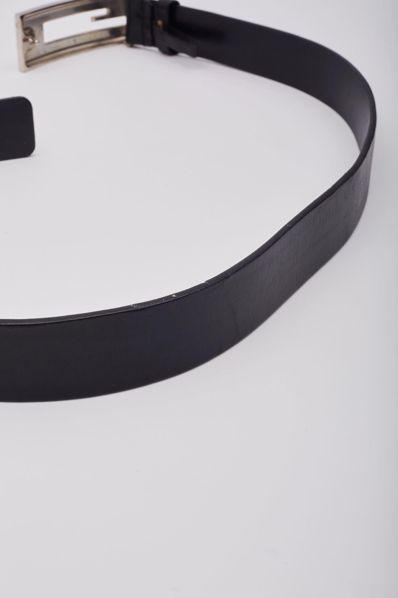 Gucci Vintage Tom Ford Ceinture étroite en cuir noir (80/32) en vente 1