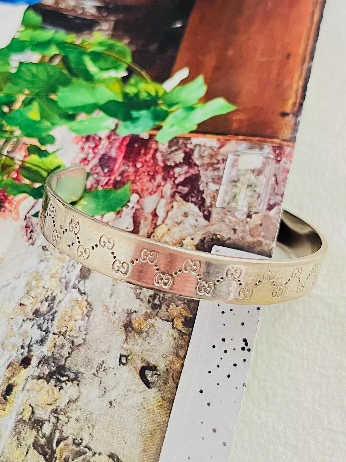 Art Deco Gucci Vintage Unisex Double Logo Engraved GG Chunky Silver Cuff Bangle Bracelet For Sale