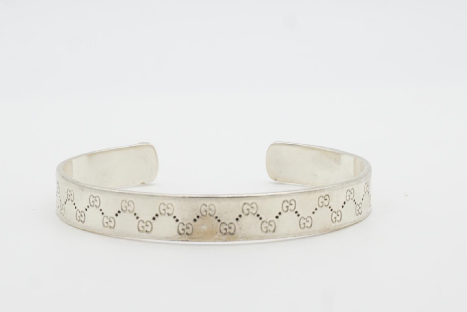 Gucci Vintage Unisex Double Logo Engraved GG Chunky Silver Cuff Bangle Bracelet For Sale 4