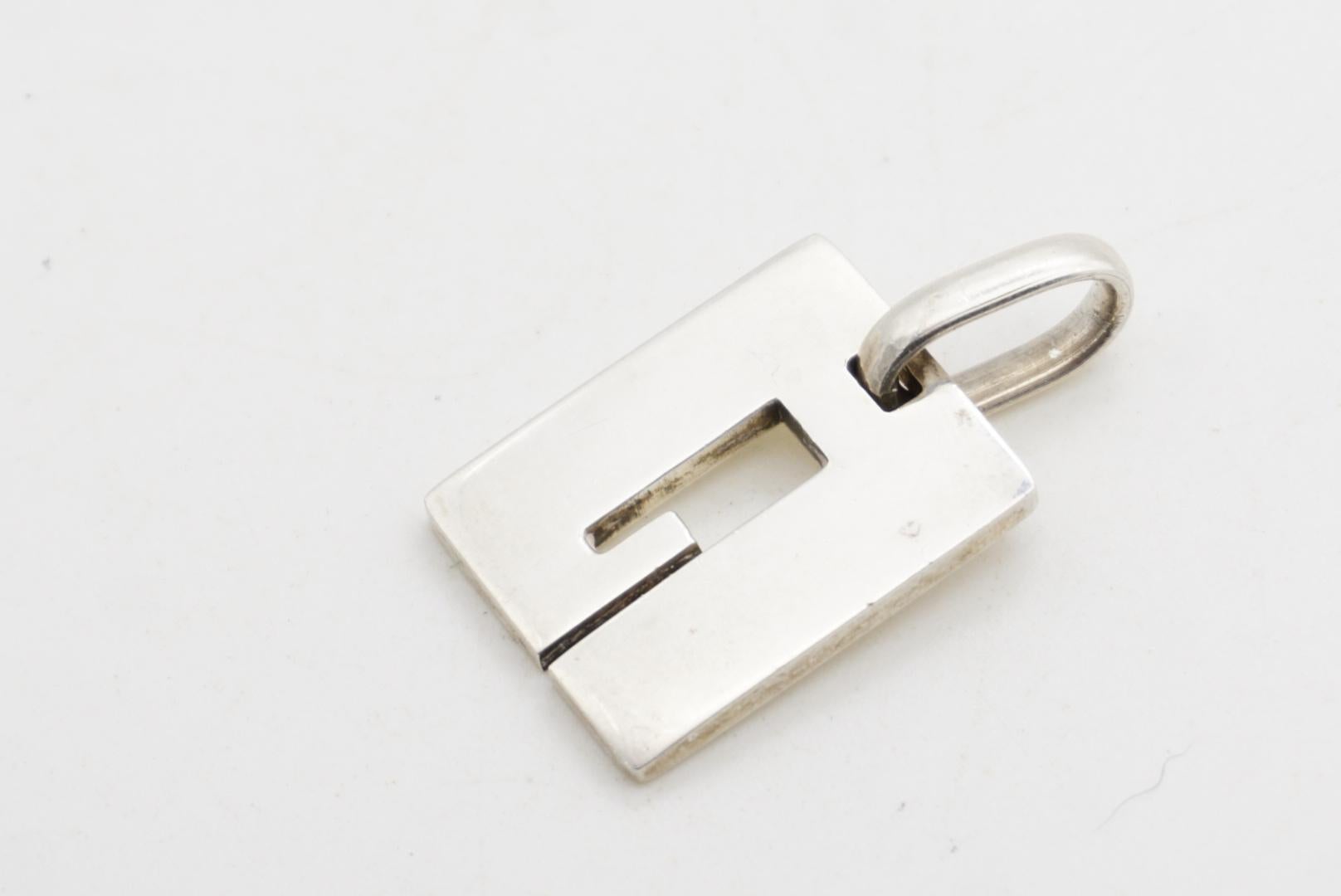 Colgante Gucci Vintage Unisex Icono Logo G Rectángulo Modernista Plata de Ley en venta 6