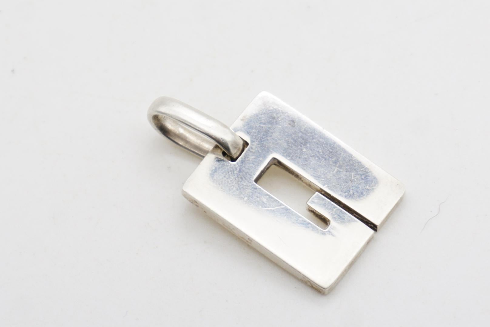Colgante Gucci Vintage Unisex Icono Logo G Rectángulo Modernista Plata de Ley en venta 7