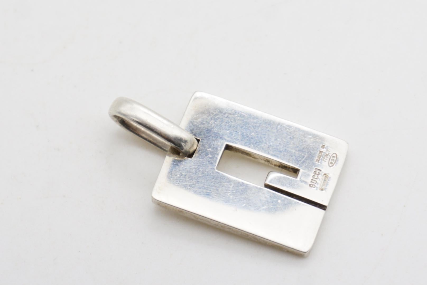 Colgante Gucci Vintage Unisex Icono Logo G Rectángulo Modernista Plata de Ley en venta 8