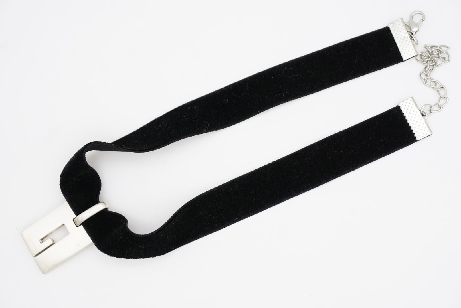 Colgante Gucci Vintage Unisex Icono Logo G Rectángulo Modernista Plata de Ley en venta 4