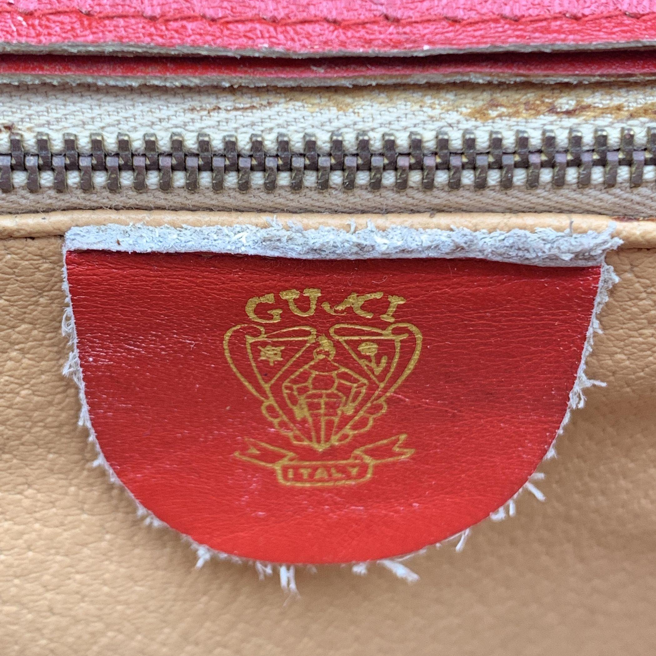 Gucci Vintage White and Red Monogram Canvas Bucket Shoulder Bag For Sale 3