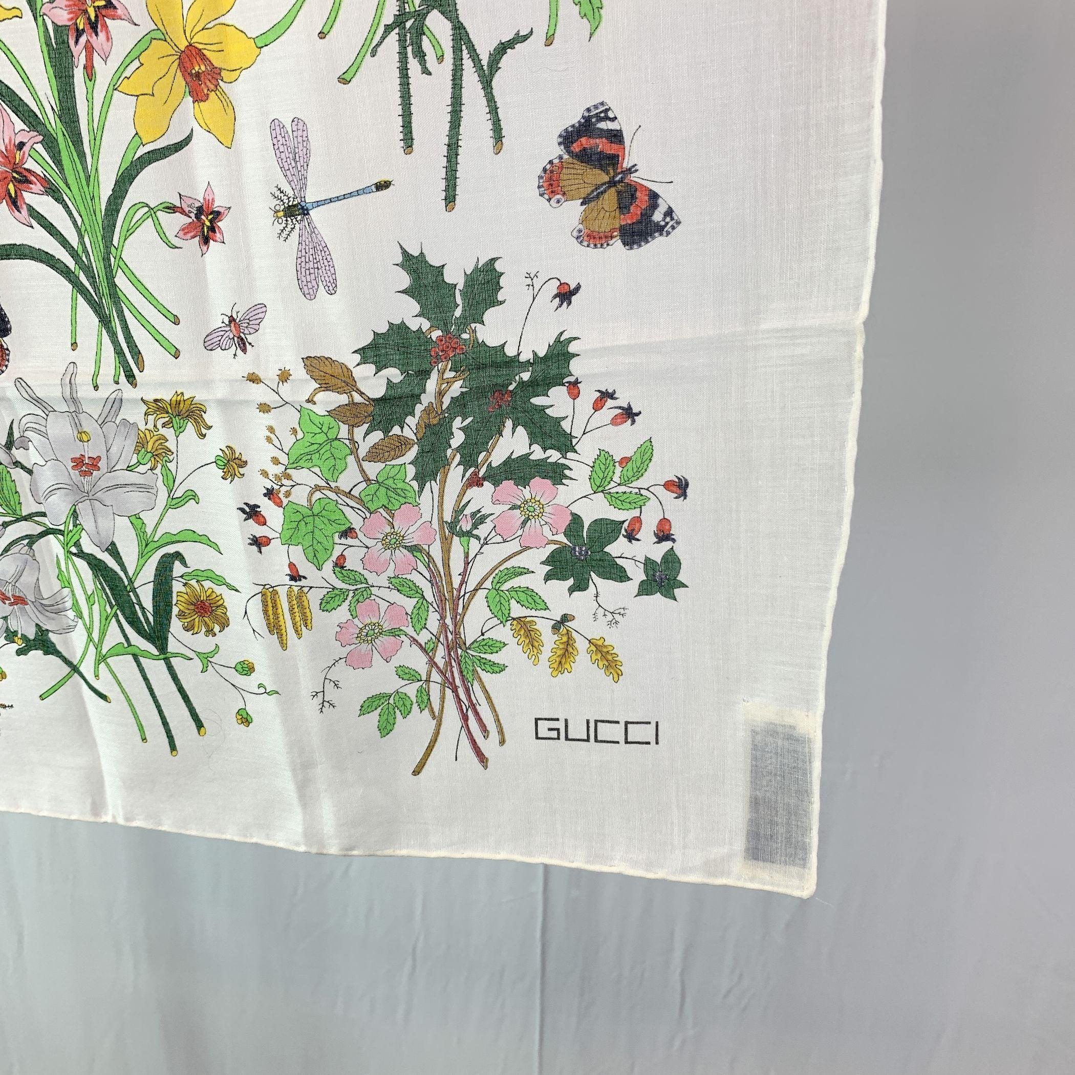 Gris Écharpe en coton blanc imprimé fleurs Gucci Vintage en vente