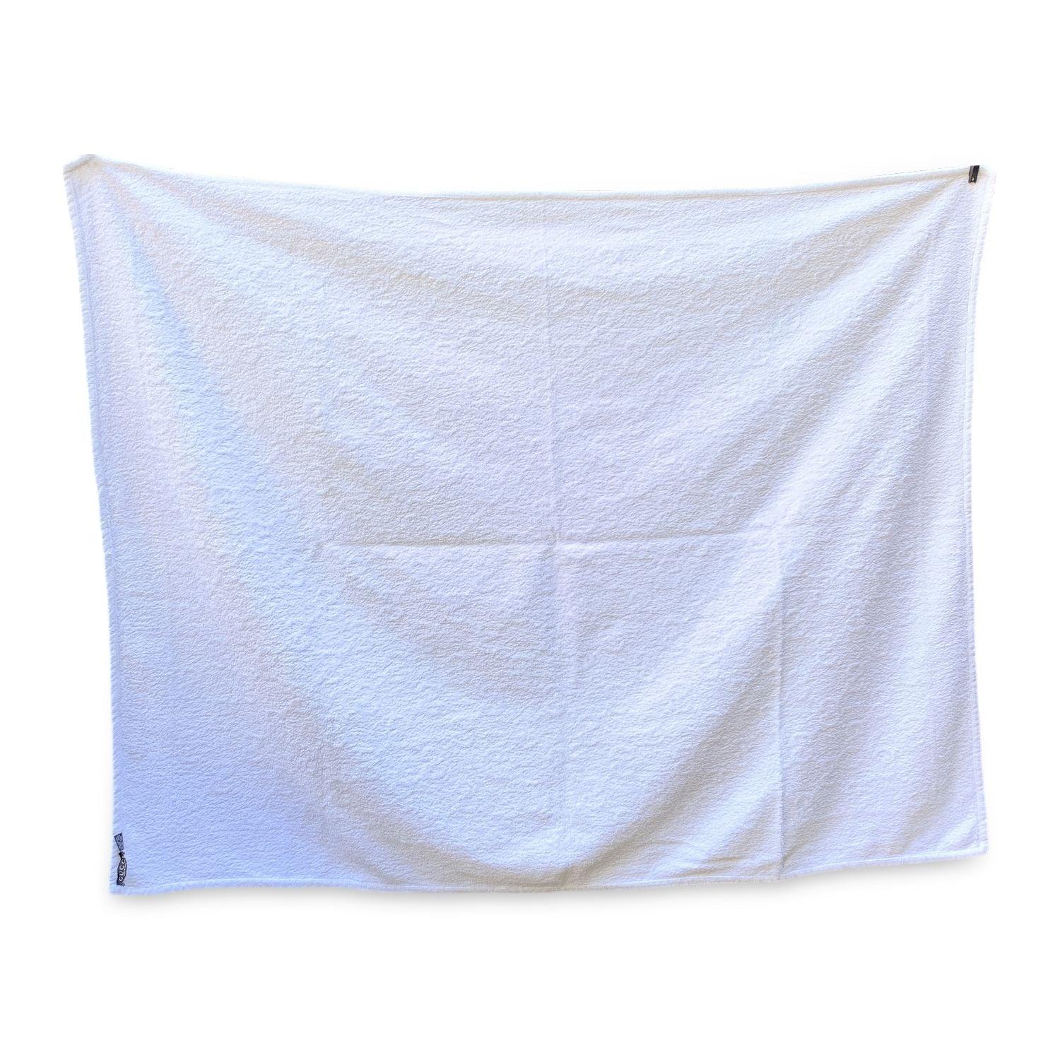 Elegant Vintage Gucci Terrycloth Cotton Large Beach Towel with Monogram pattern. White color. 100% cotton. Measurements: 54 x 41.5 inches - 137.2 x 105.5 cm. Details MATERIAL: Cotton COLOR: White MODEL: - GENDER: Unisex Adults COUNTRY OF