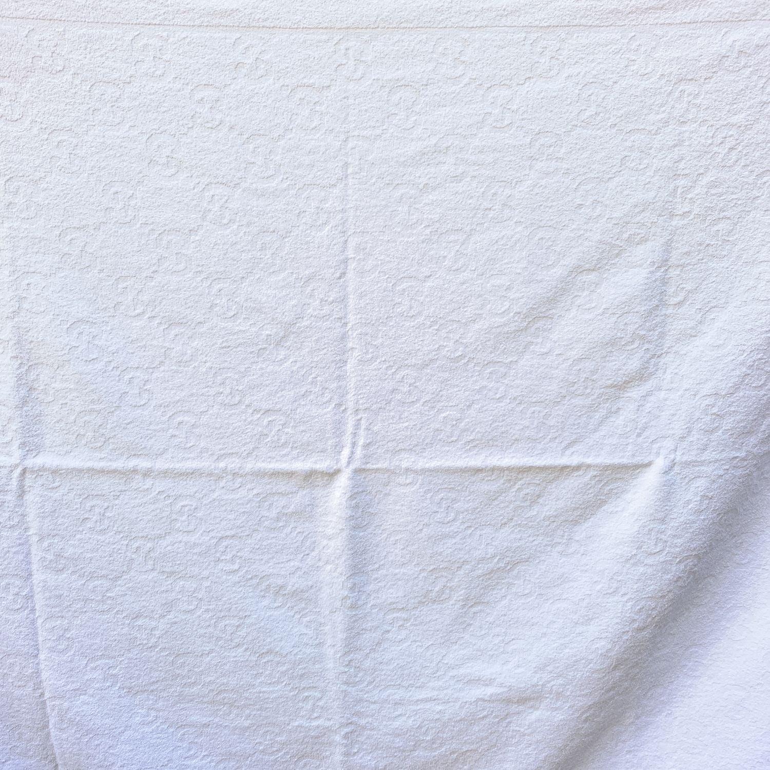 Women's or Men's Gucci Vintage White Cotton Monogram Pool Beach Towel For Sale