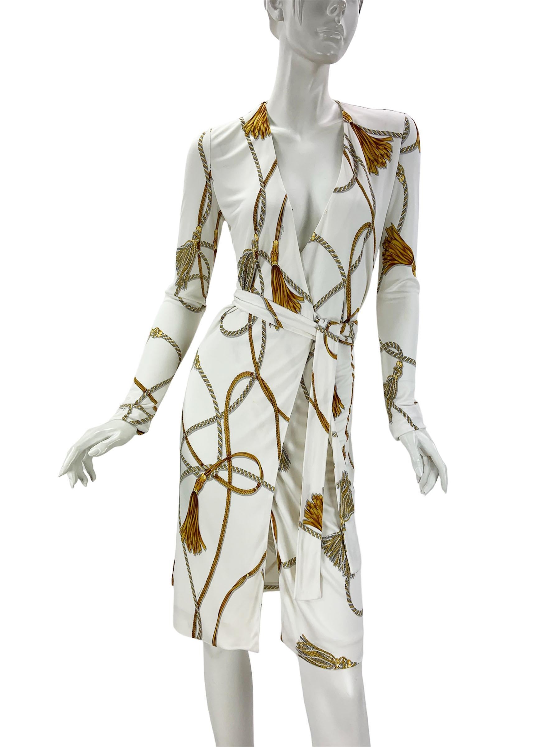 Gucci Vintage White Jersey Wrap Tassel Print Plunging Dress talla S Gris en venta
