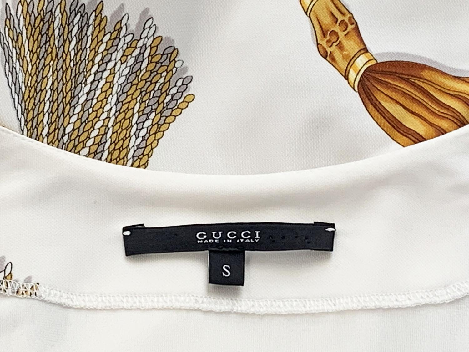 Gucci Vintage White Jersey Wrap Tassel Print Plunging Dress talla S en venta 2