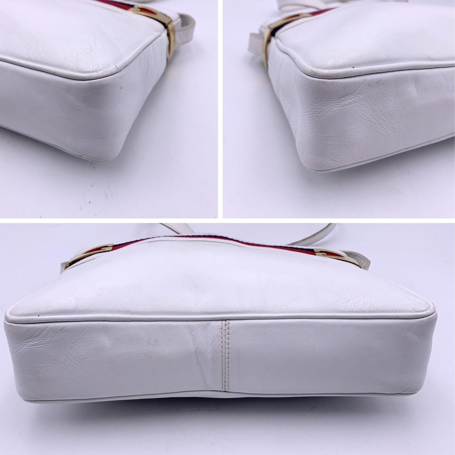 Gucci Vintage White Leather Bucket Shoulder Bag with Stripes In Good Condition In Rome, Rome